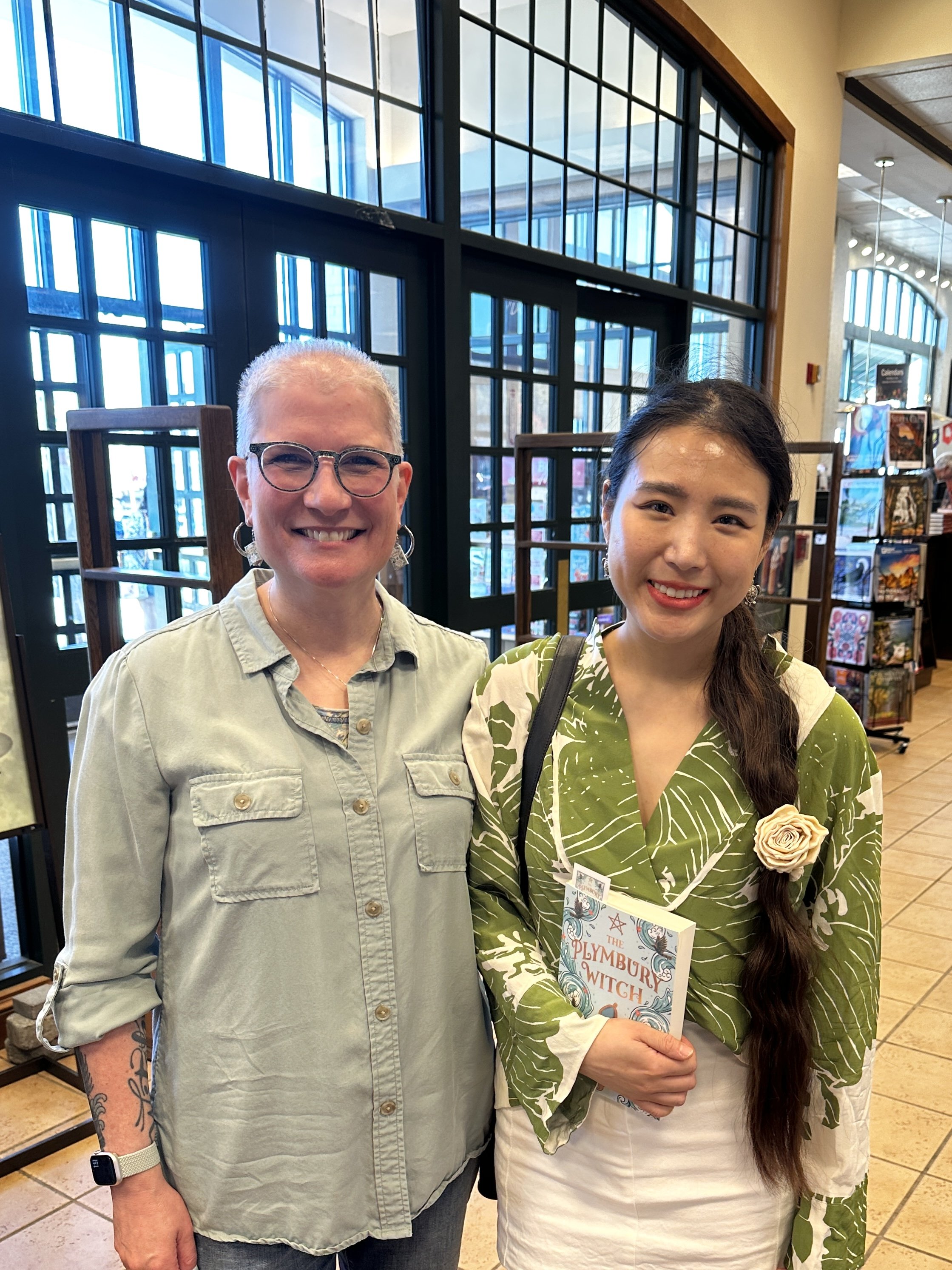 Kendra_vaughan_author_barnes_and_noble_walpole_05.jpg