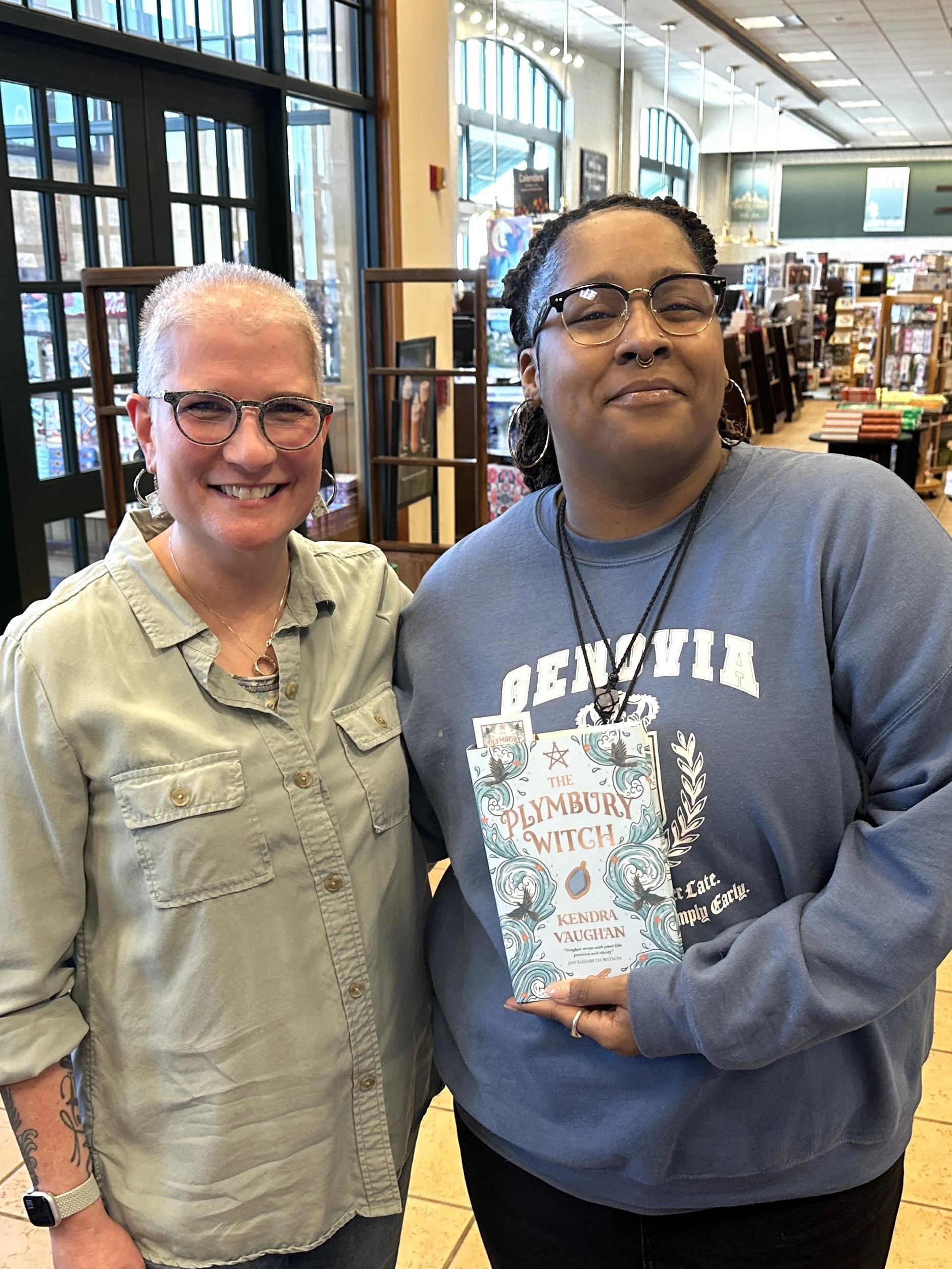 Kendra_vaughan_author_barnes_and_noble_walpole_03.jpg