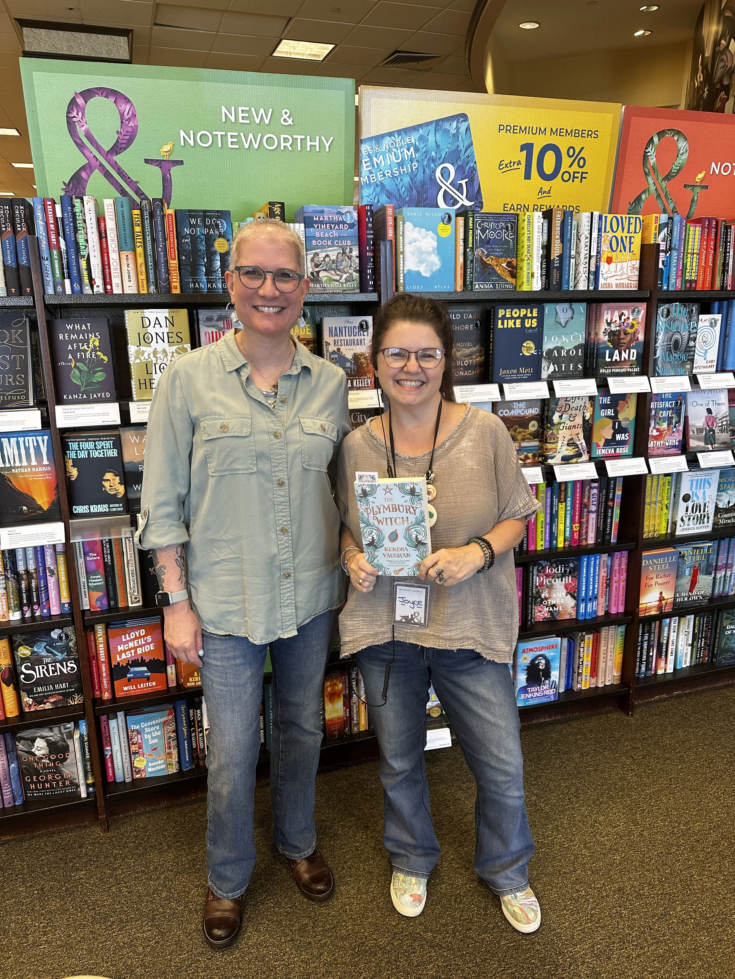 Kendra_vaughan_author_barnes_and_noble_walpole_06.JPG