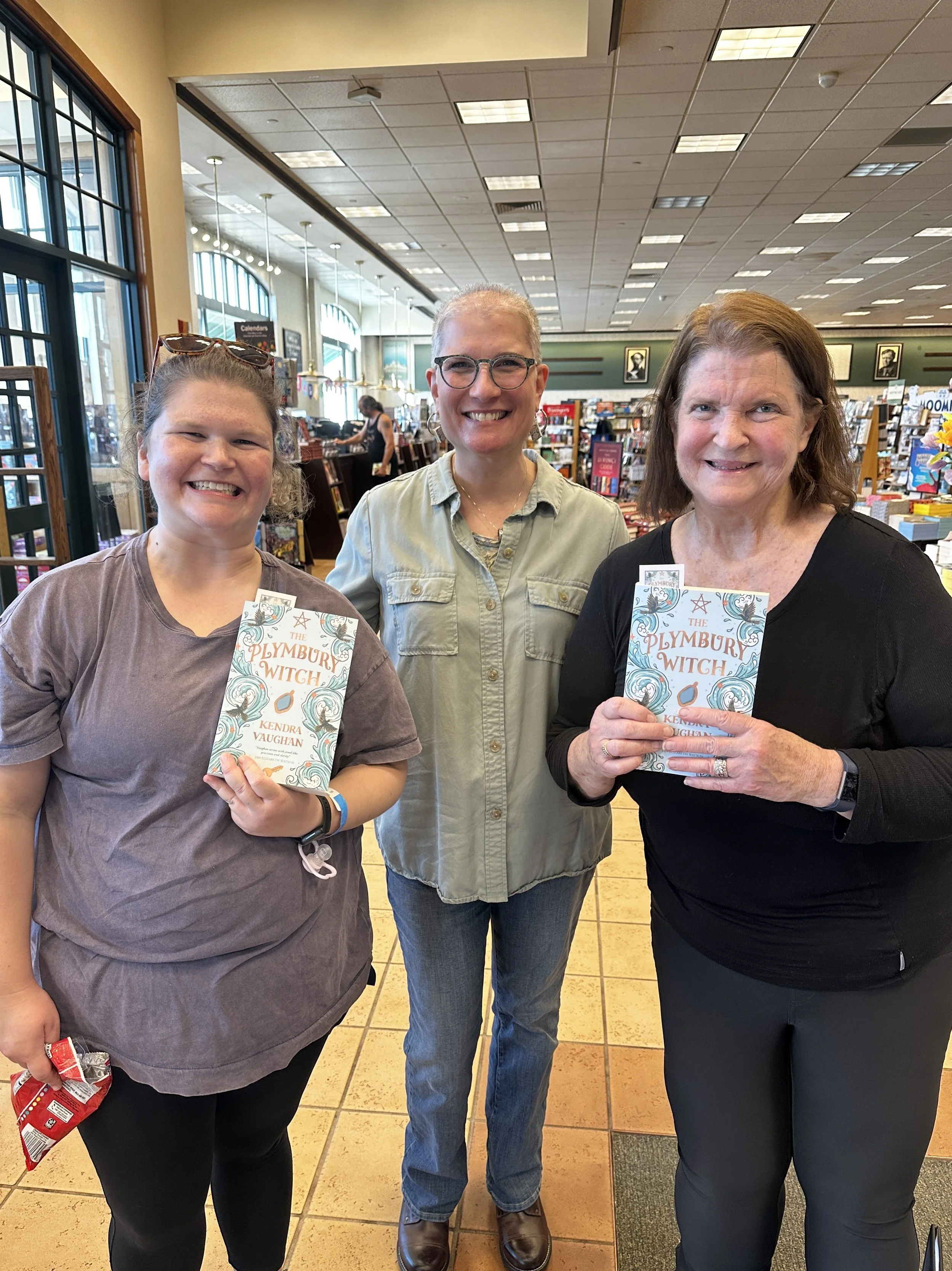 Kendra_vaughan_author_barnes_and_noble_walpole_14.jpg