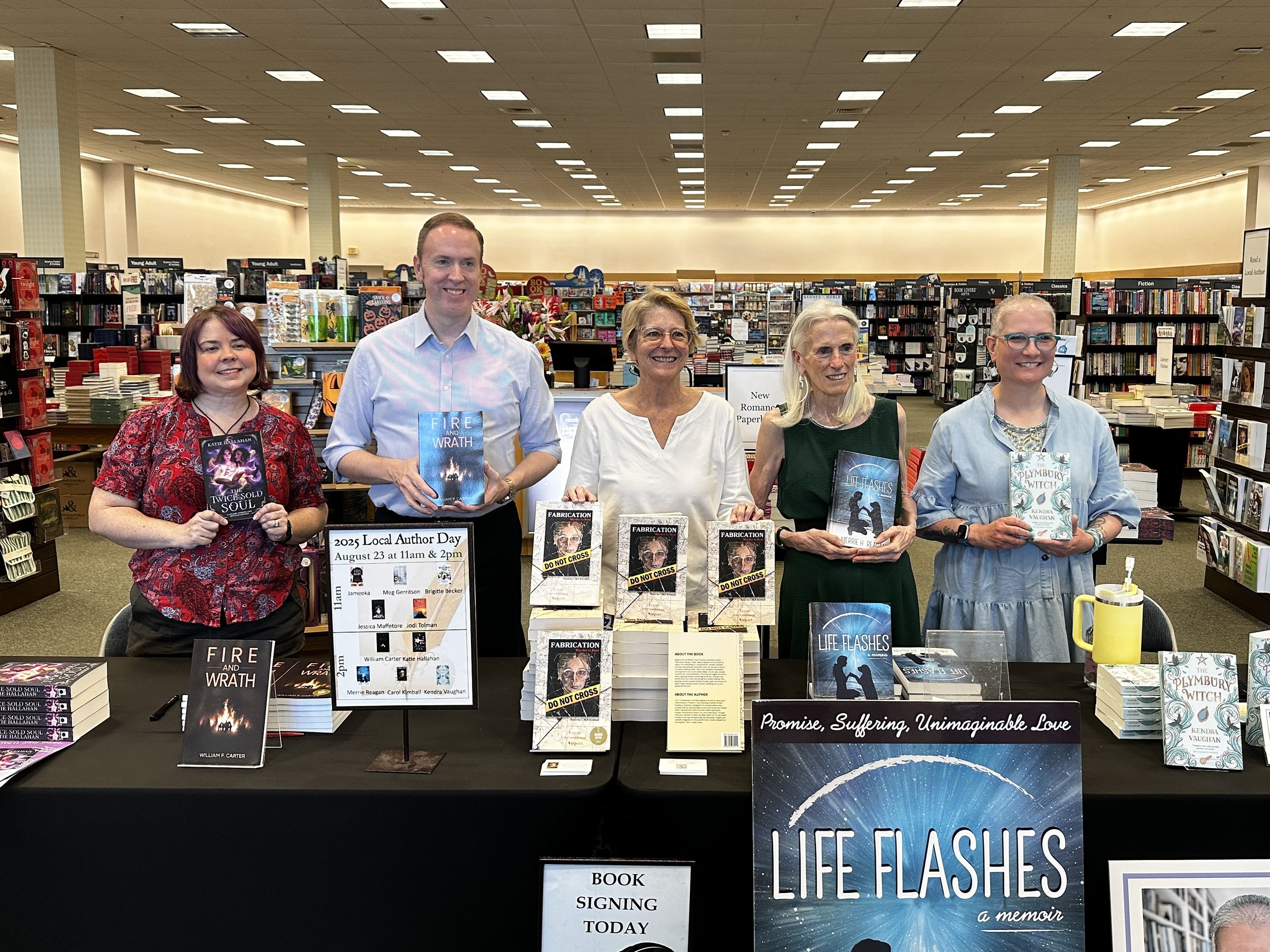 Author_kendra_vaughan_barnes_and_noble_hingham_Aug26_03.jpg