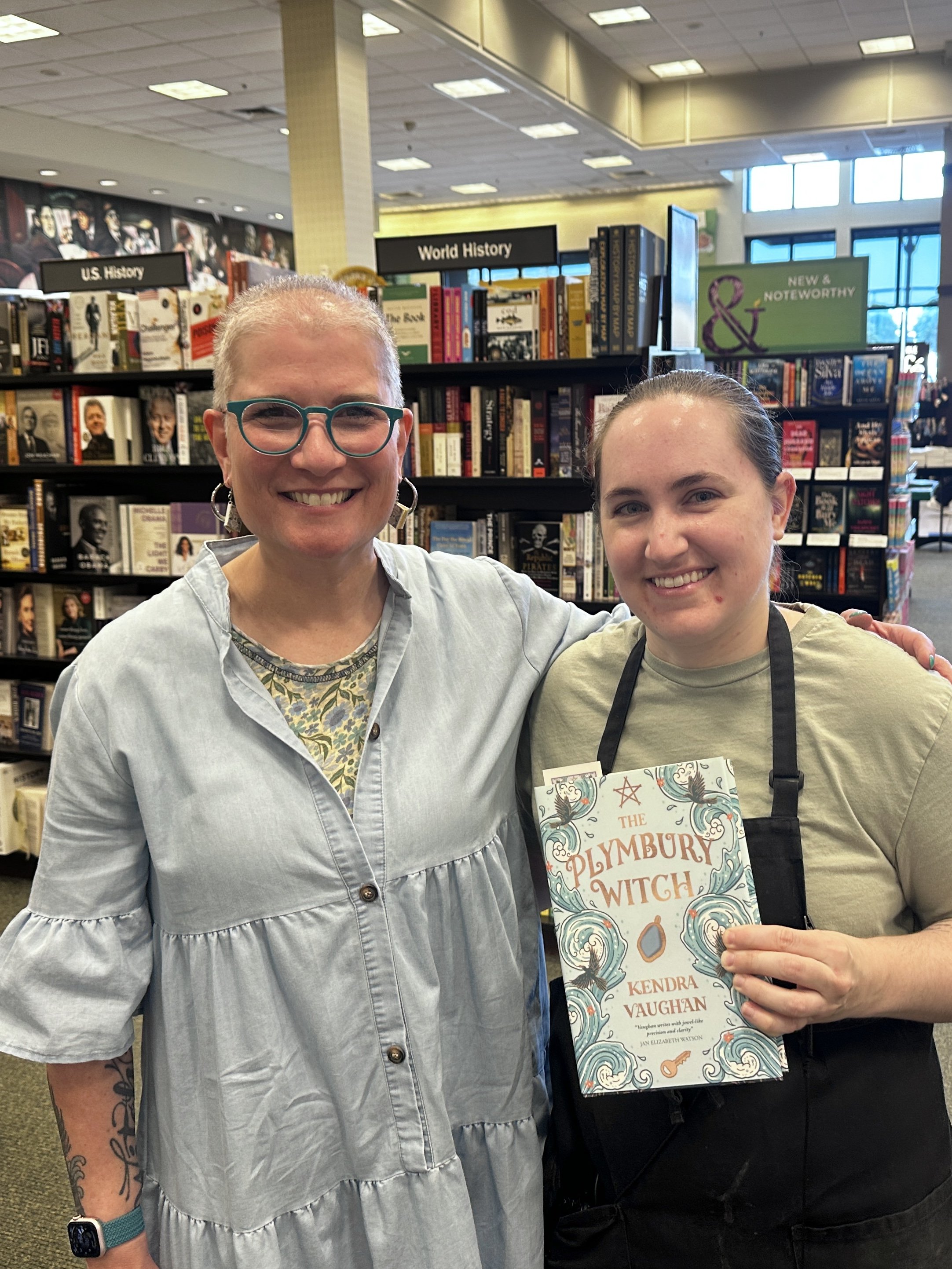 Author_kendra_vaughan_barnes_and_noble_hingham_Aug26_07.jpg