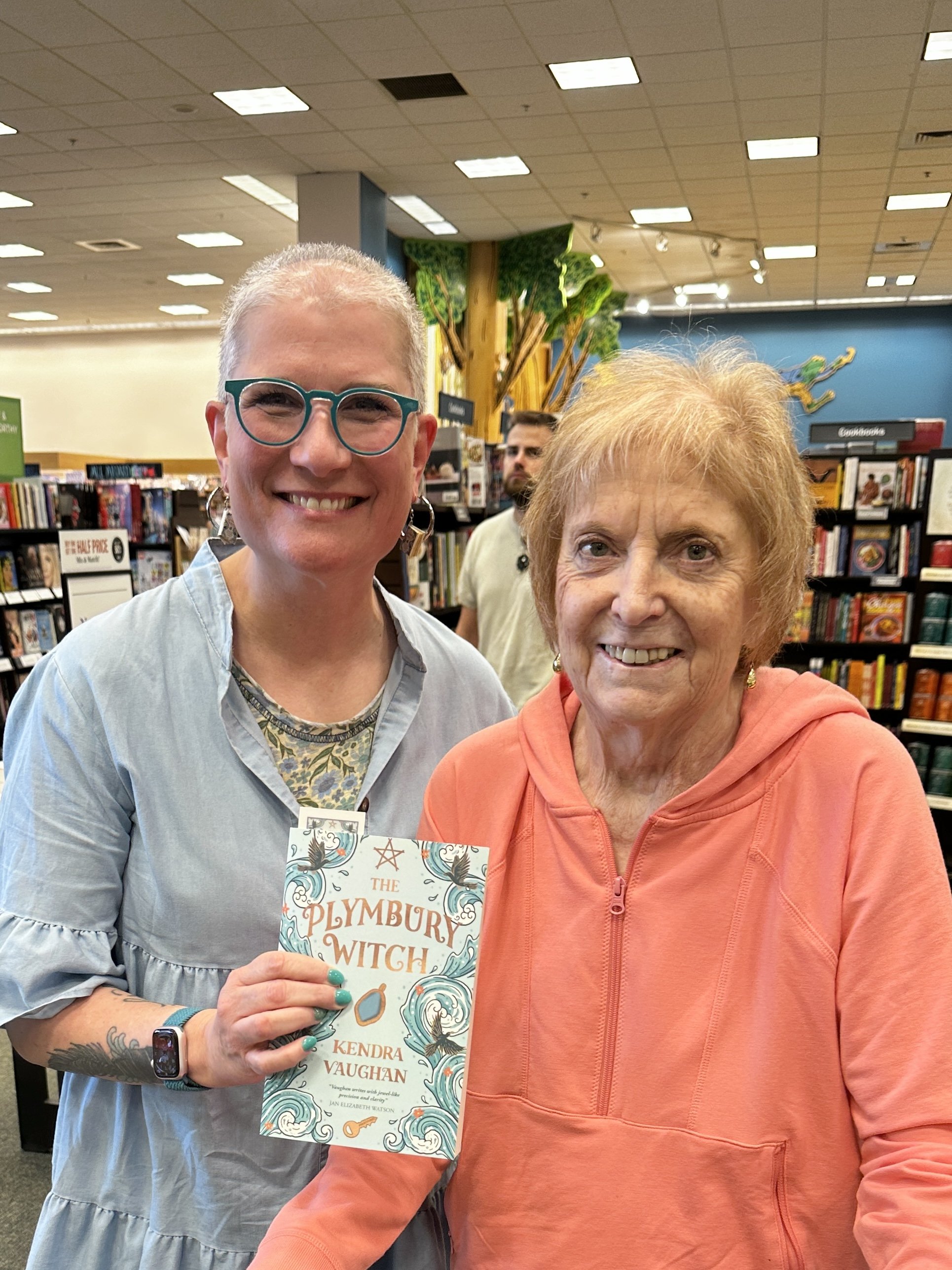 Author_kendra_vaughan_barnes_and_noble_hingham_Aug26_01.jpg