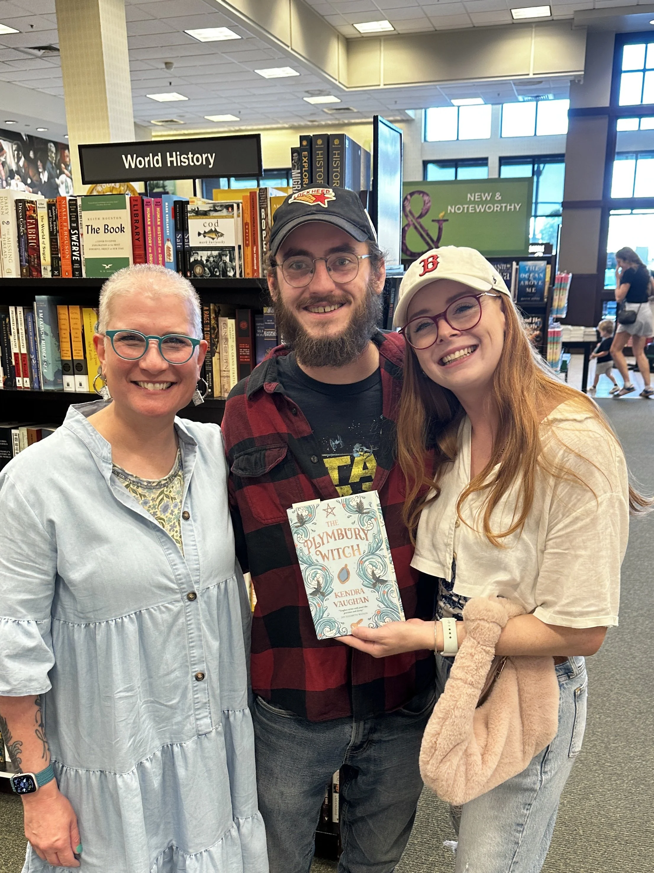 Author_kendra_vaughan_barnes_and_noble_hingham_Aug26_12.jpg