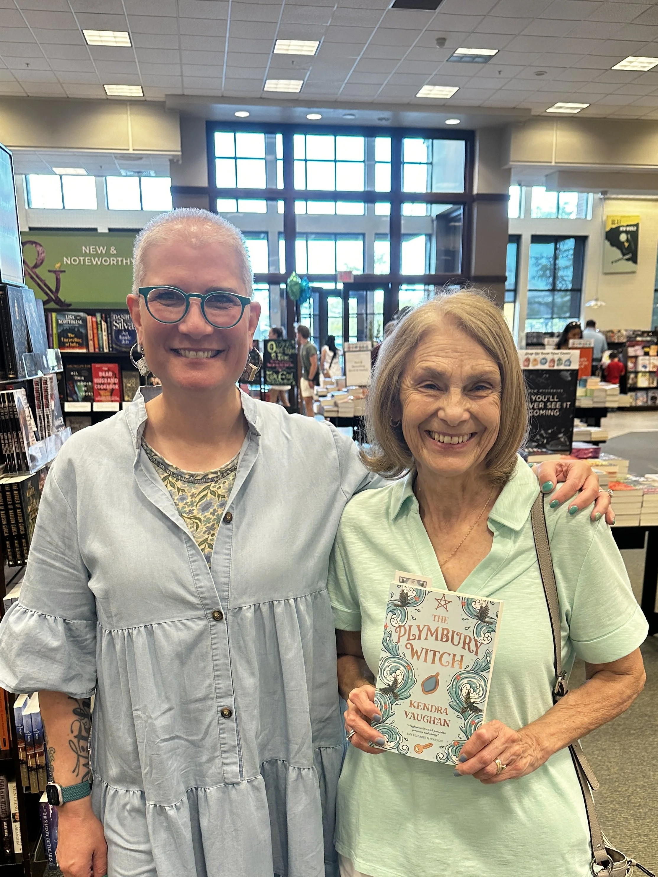Author_kendra_vaughan_barnes_and_noble_hingham_Aug26_09.jpg