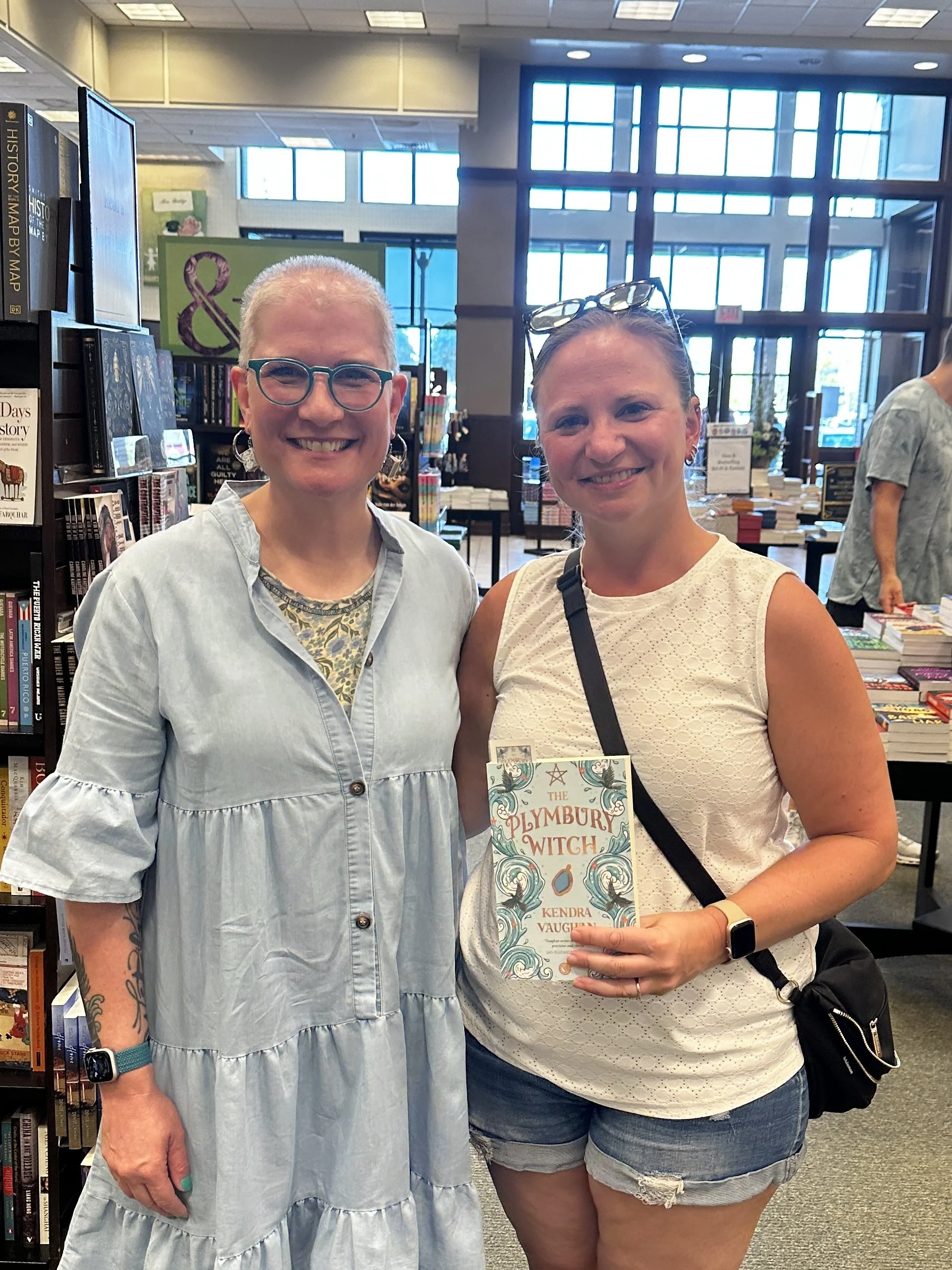 Author_kendra_vaughan_barnes_and_noble_hingham_Aug26_02.jpg