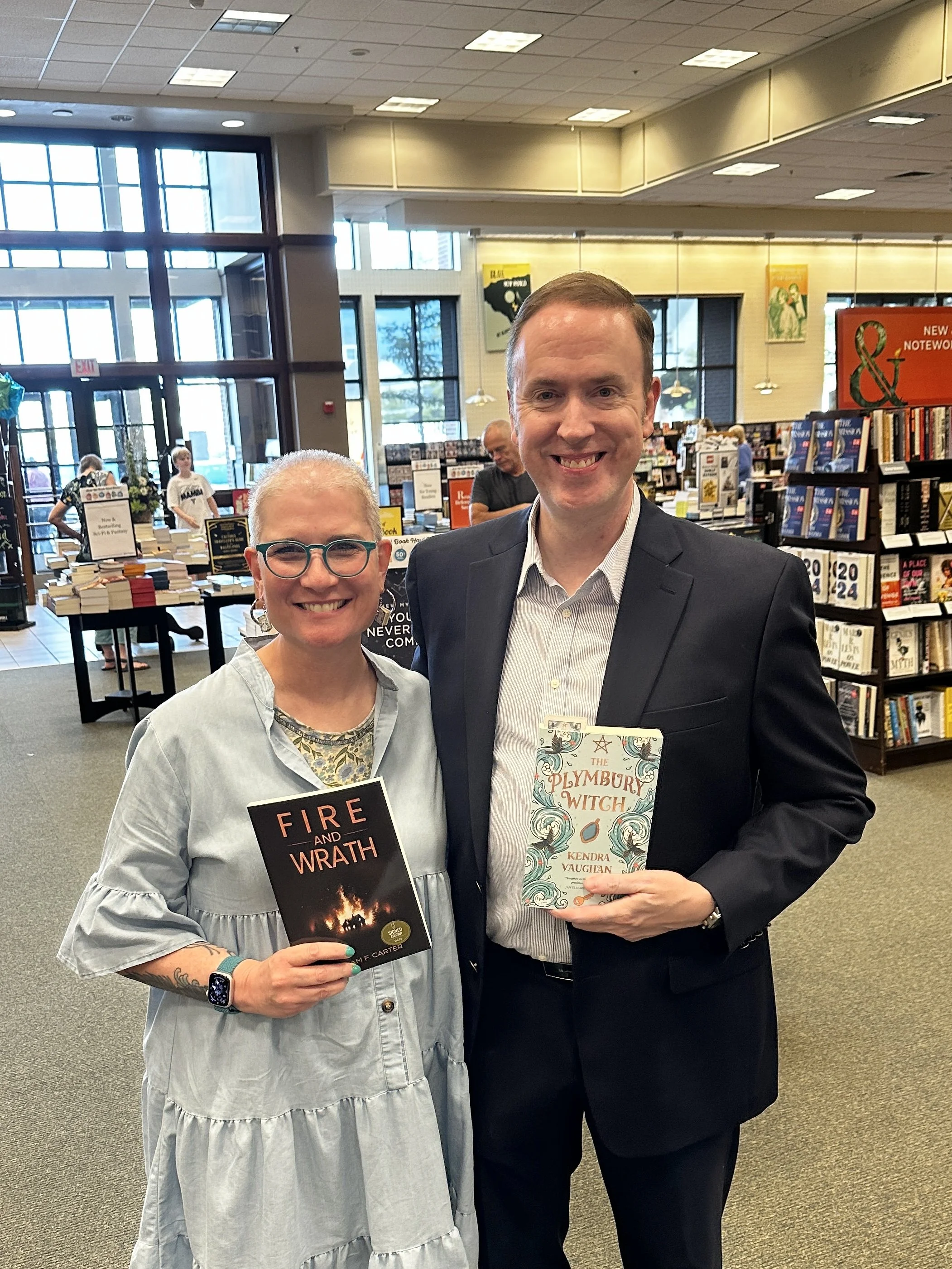 Author_kendra_vaughan_barnes_and_noble_hingham_Aug26_11.jpg