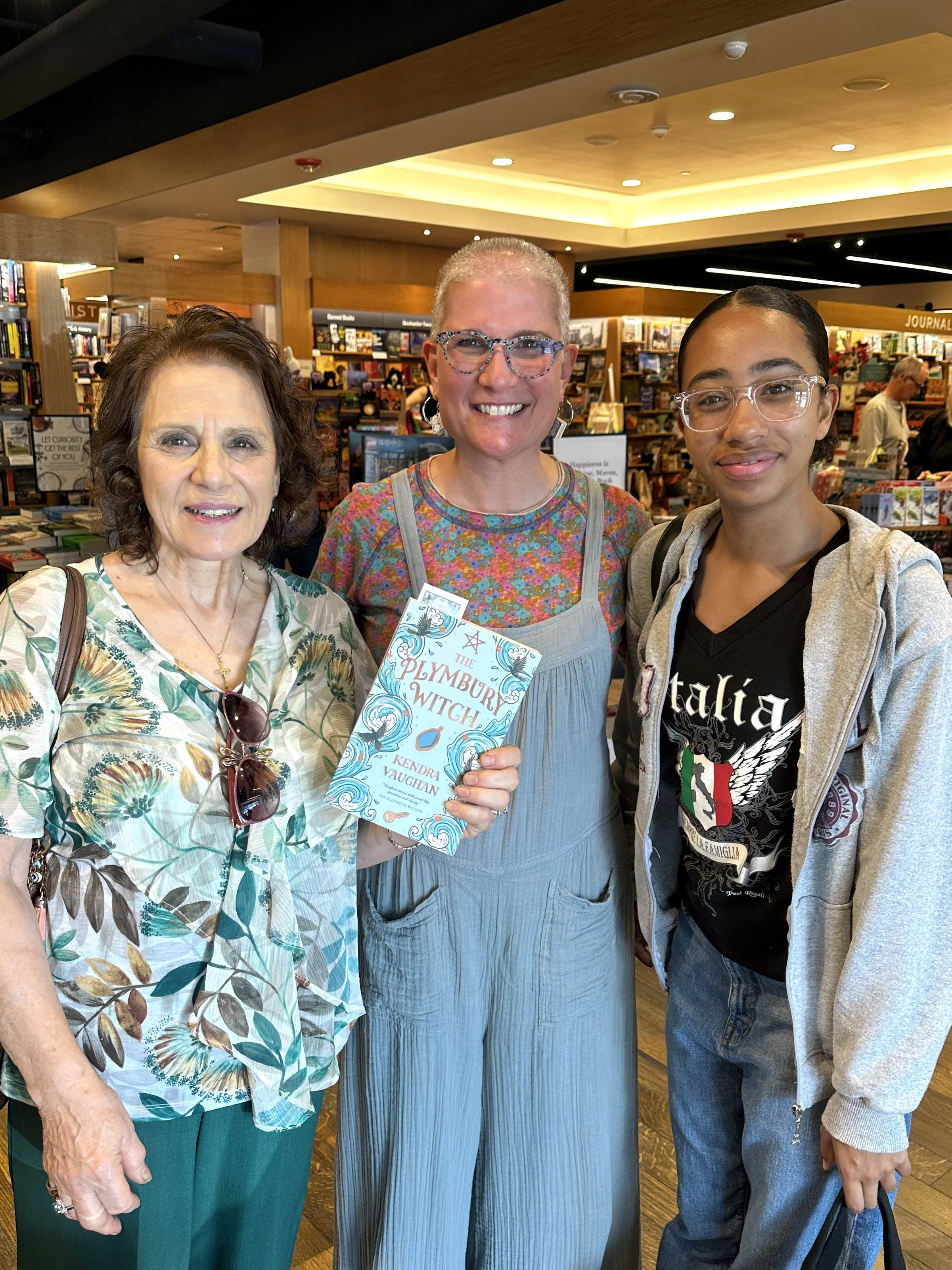 Kendra_vaughan_author_barnes_and_noble_dedham_Aug26_07.jpg