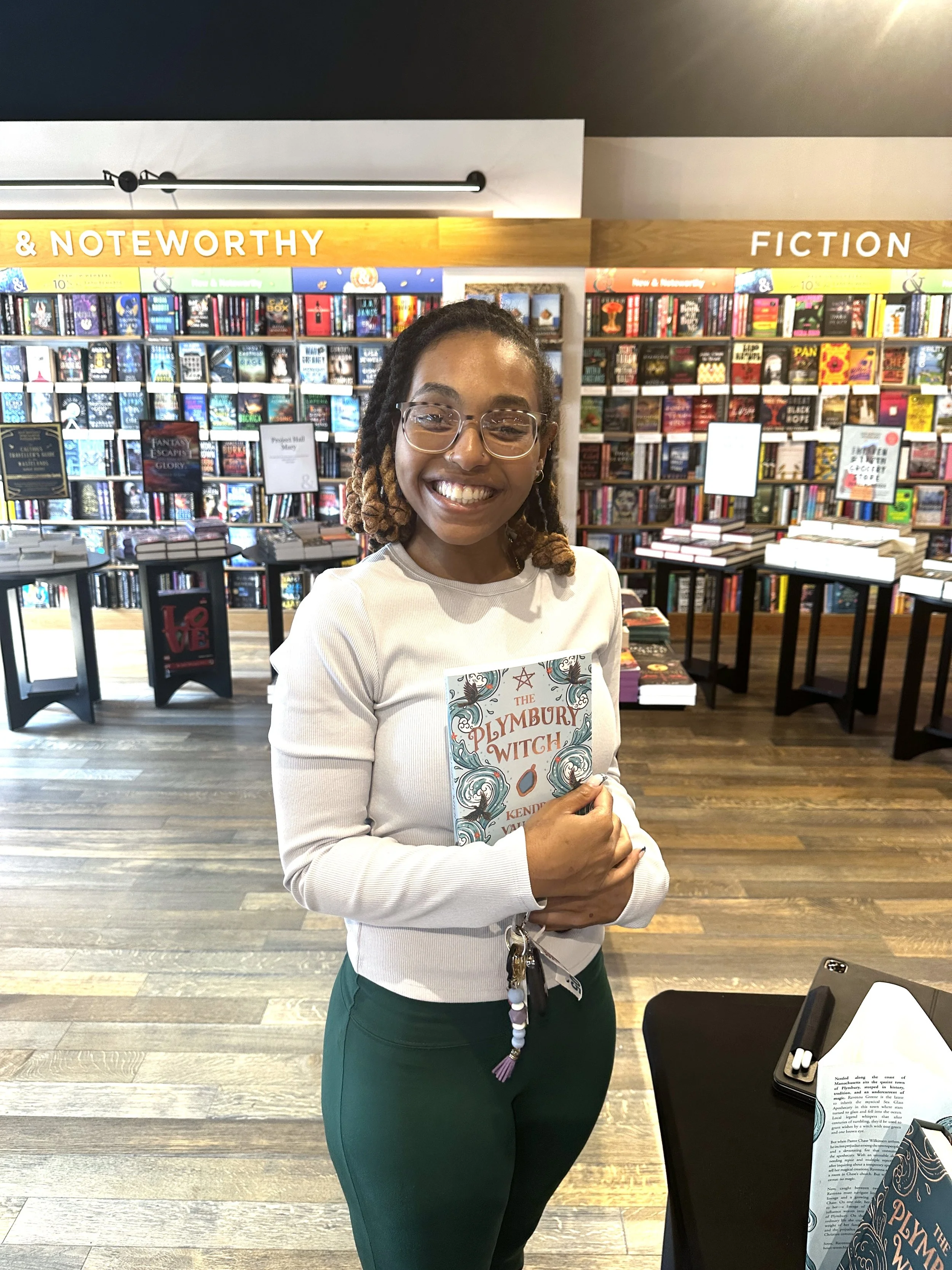 Kendra_vaughan_author_barnes_and_noble_dedham_Aug26_14.jpg
