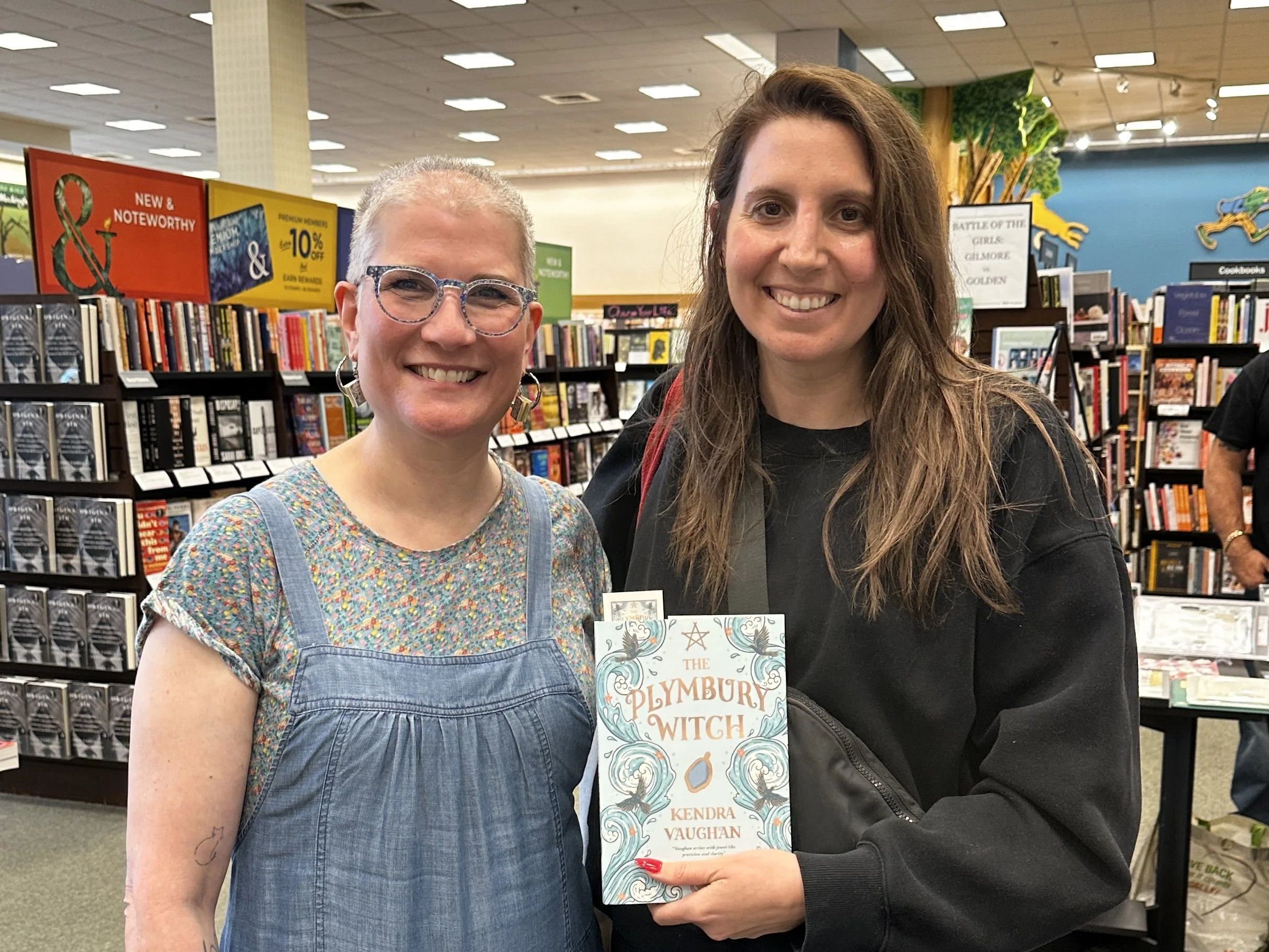 Kendra_vaughan_author_barnes_and_noble_hingham_Ju26_07.jpg
