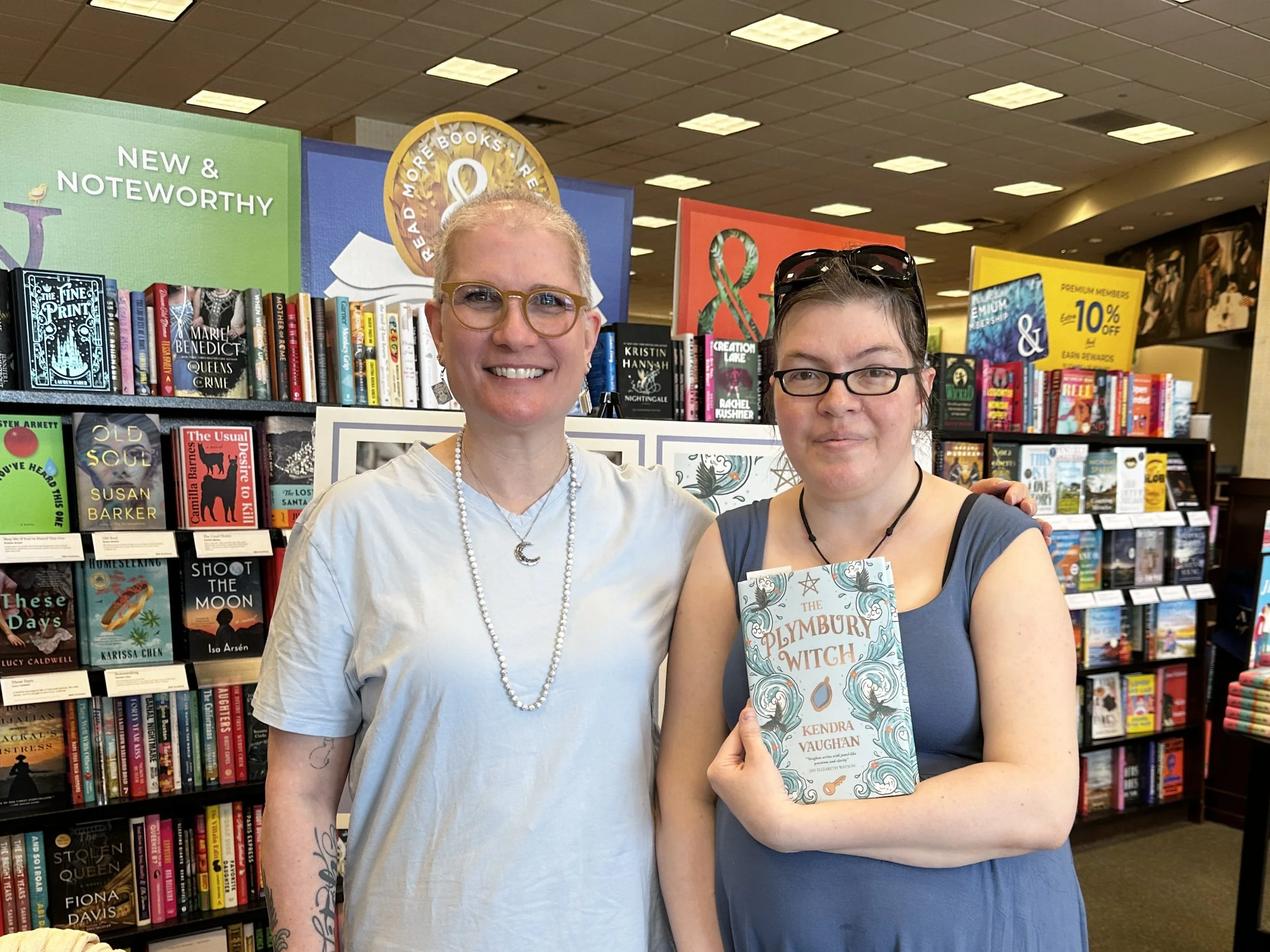 Kendra_vaughan_author_barnes_and_noble_smithfield_May26_07.jpg