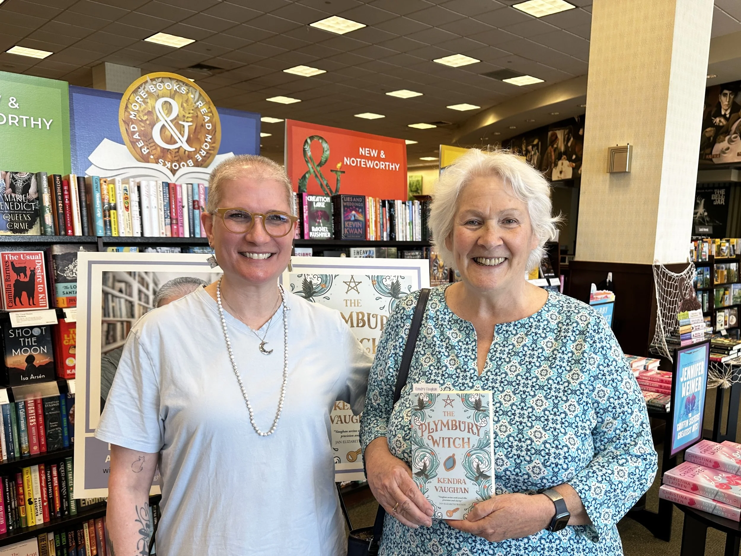 Kendra_vaughan_author_barnes_and_noble_smithfield_May26_08.jpg