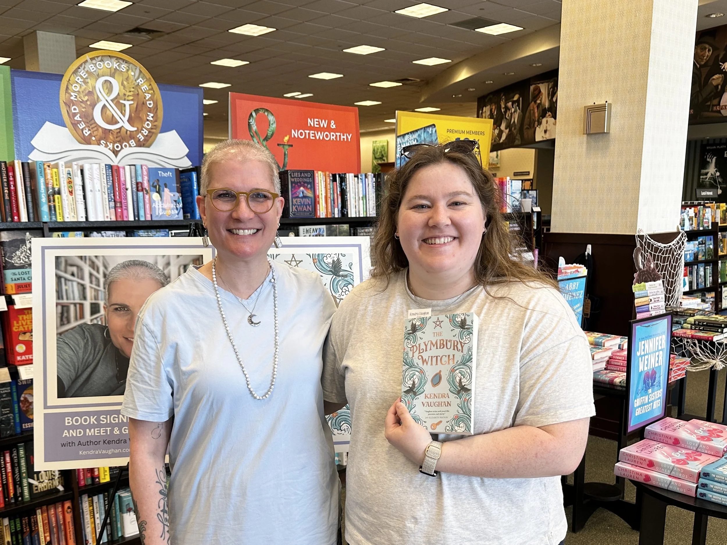 Kendra_vaughan_author_barnes_and_noble_smithfield_May26_04.jpg