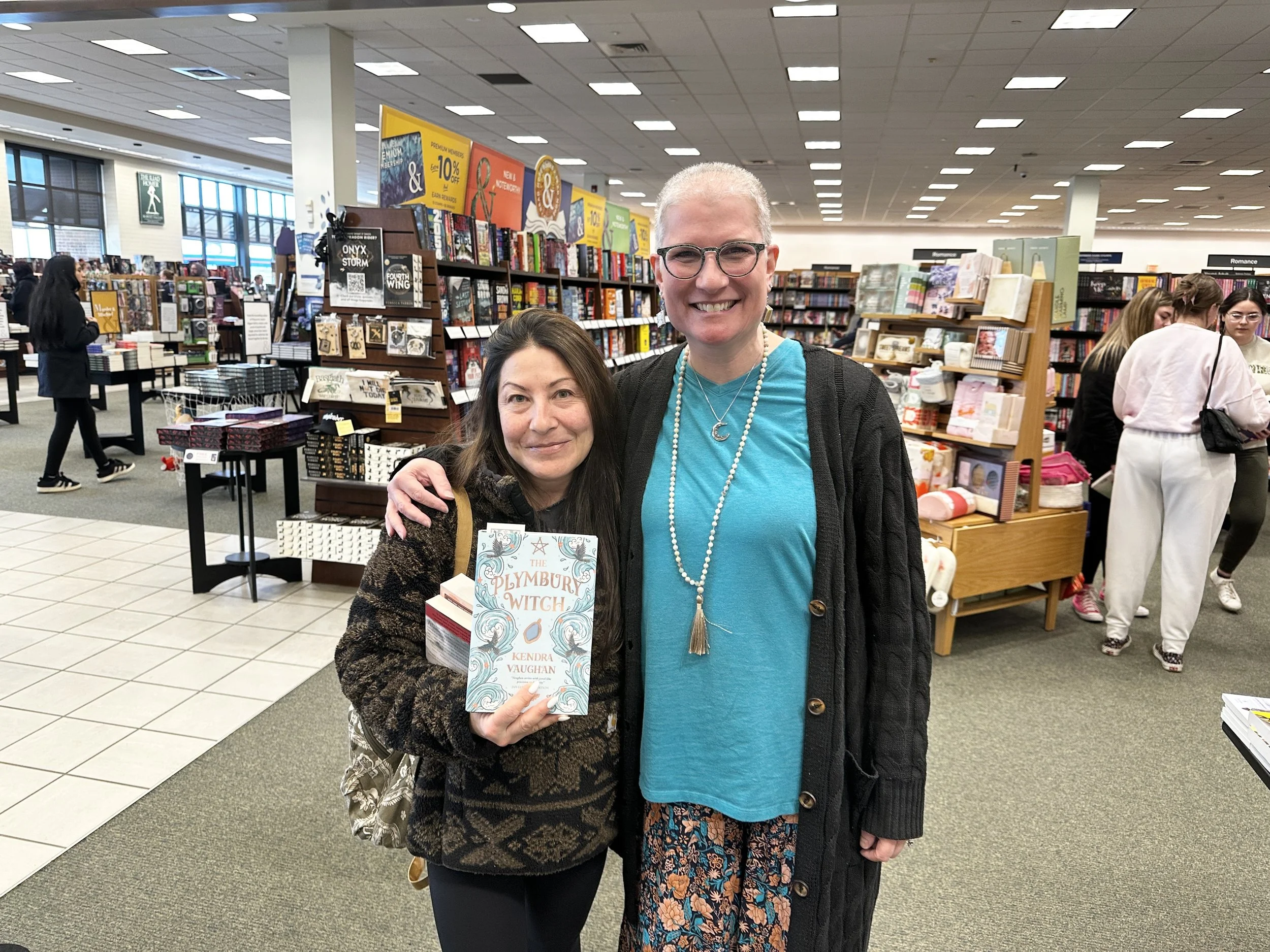 Kendra_vaughan_author_barnes_and_noble_manchester_nh_05.jpg