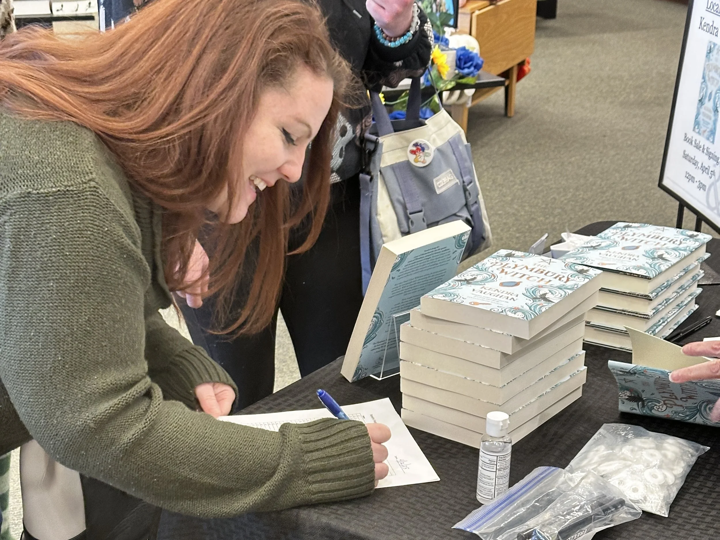 Kendra_vaughan_author_barnes_and_noble_manchester_nh_02.jpg