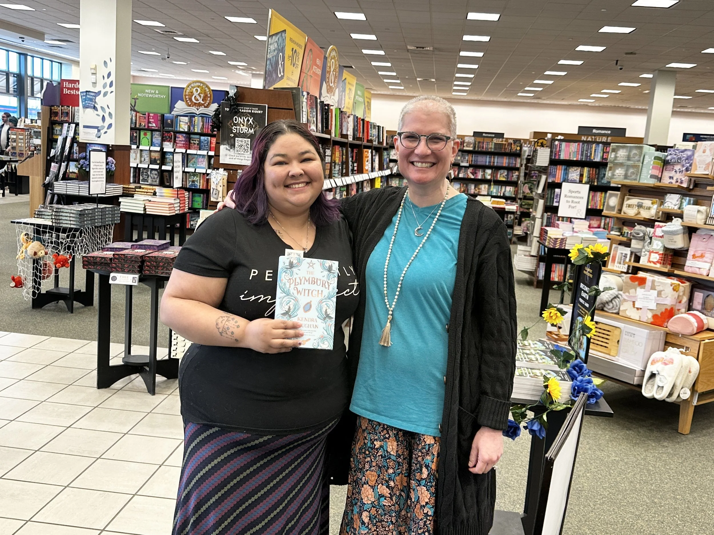Kendra_vaughan_author_barnes_and_noble_manchester_nh_15.jpg