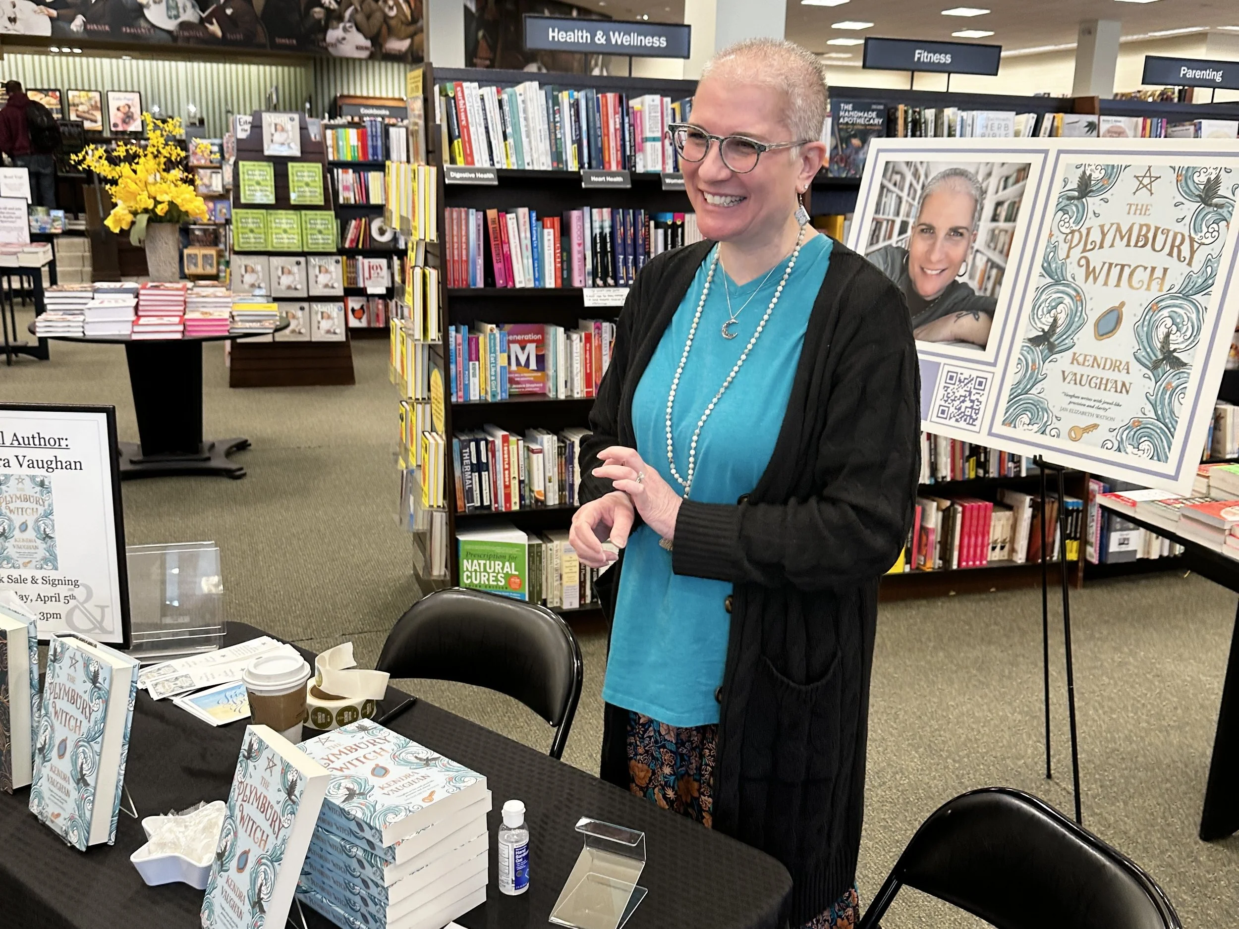 Kendra_vaughan_author_barnes_and_noble_manchester_nh_03.jpg