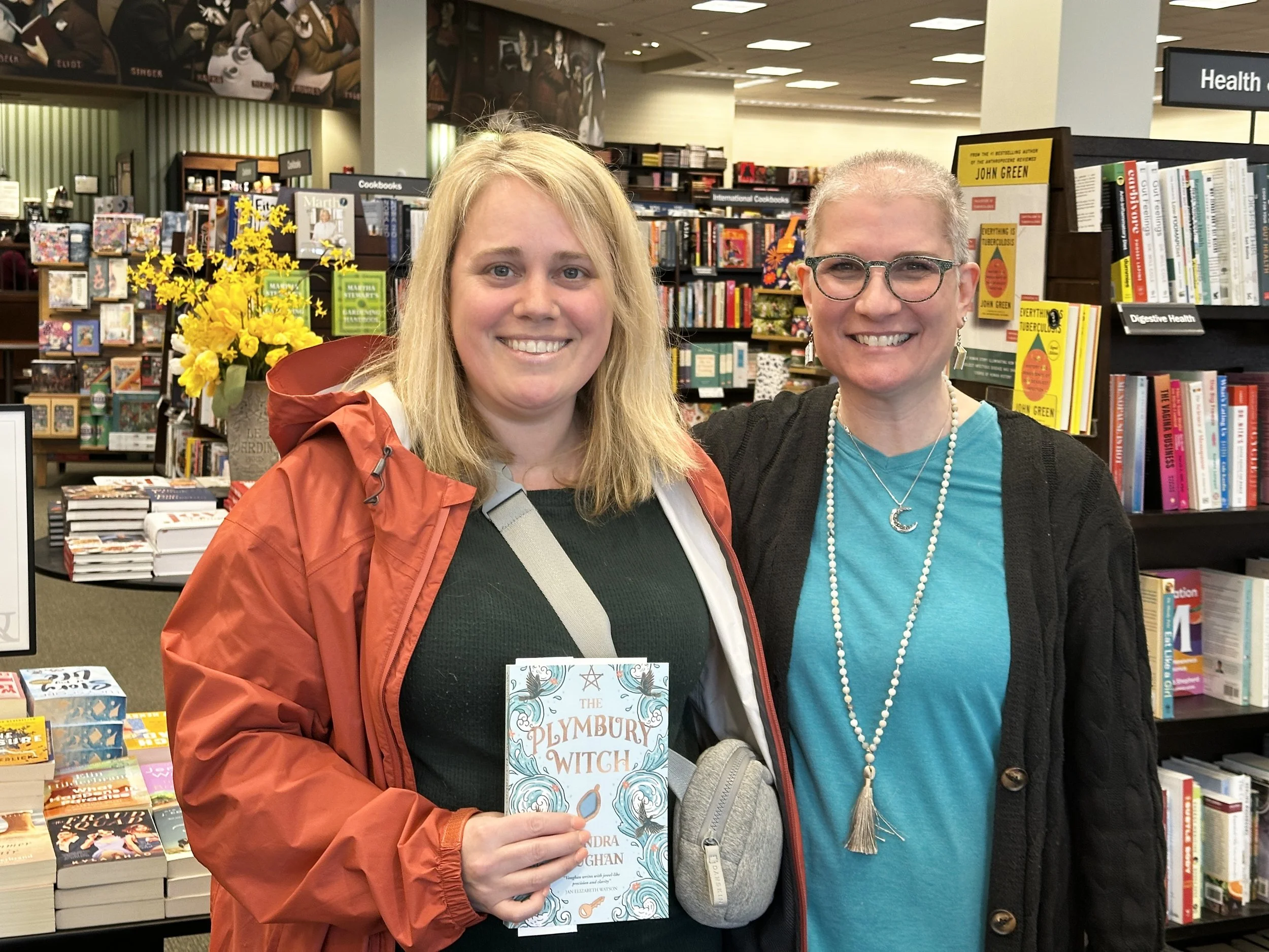 Kendra_vaughan_author_barnes_and_noble_manchester_nh_09.jpg