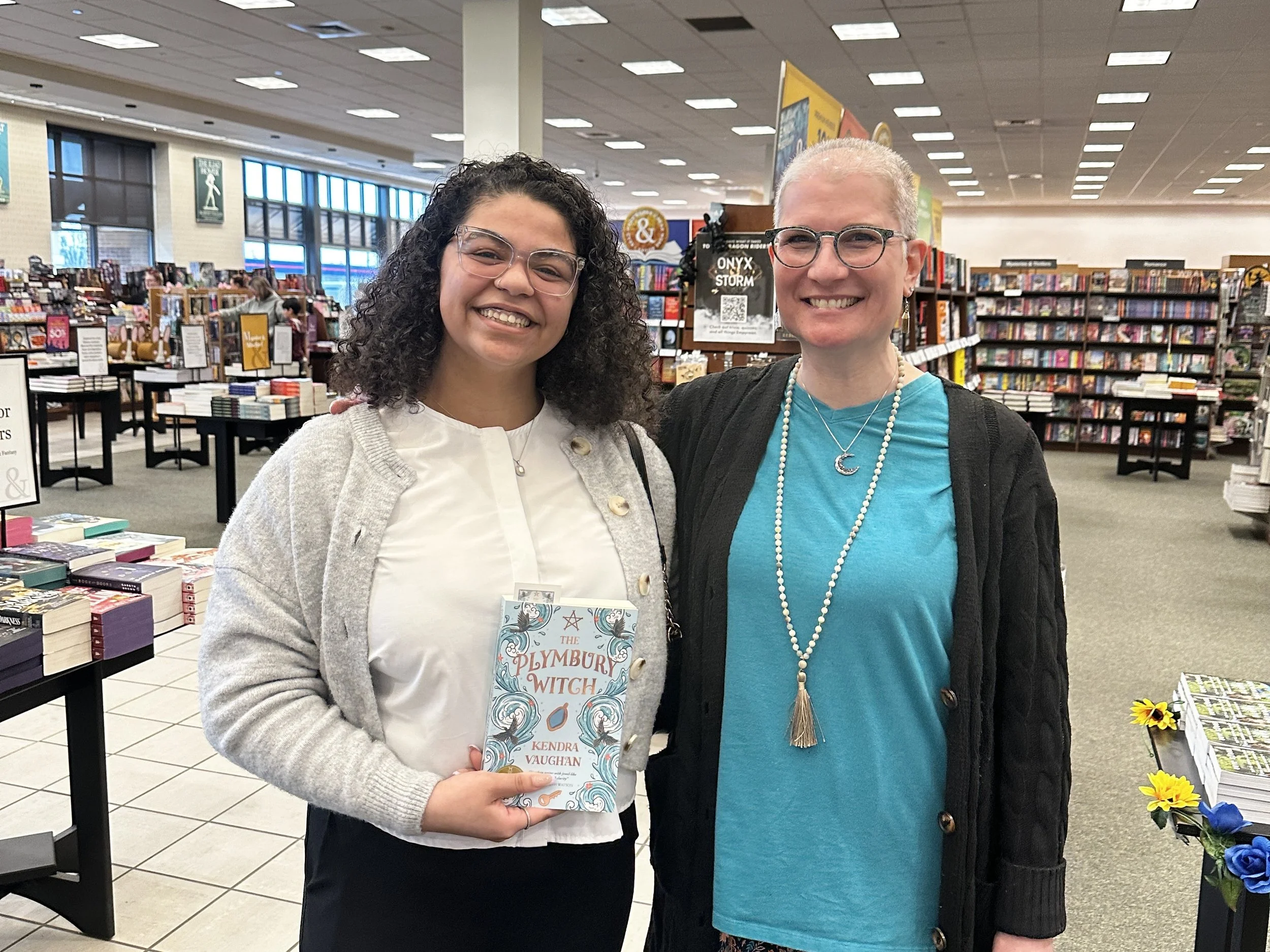 Kendra_vaughan_author_barnes_and_noble_manchester_nh_16.jpg