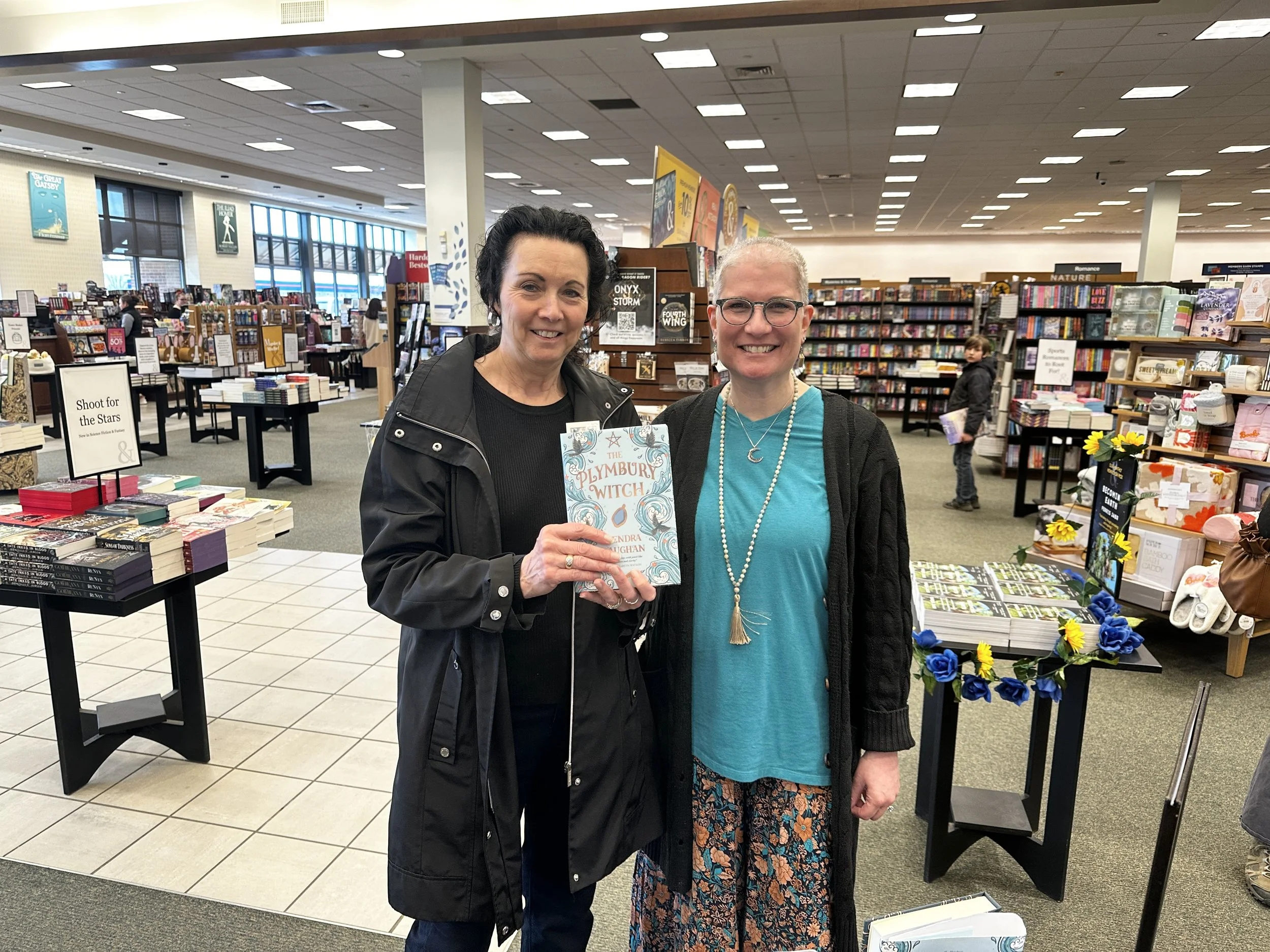 Kendra_vaughan_author_barnes_and_noble_manchester_nh_10.jpg