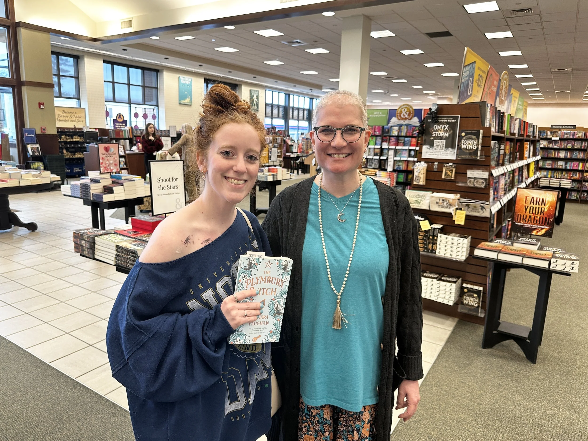Kendra_vaughan_author_barnes_and_noble_manchester_nh_14.jpg