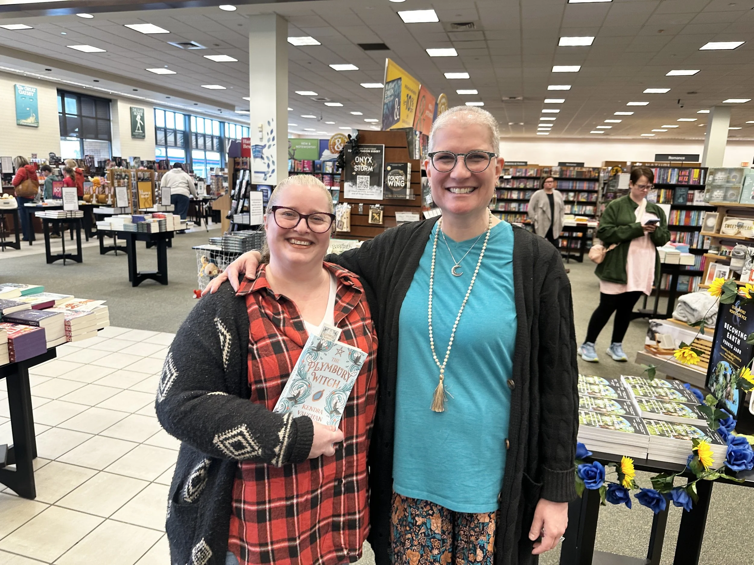 Kendra_vaughan_author_barnes_and_noble_manchester_nh_12.jpg