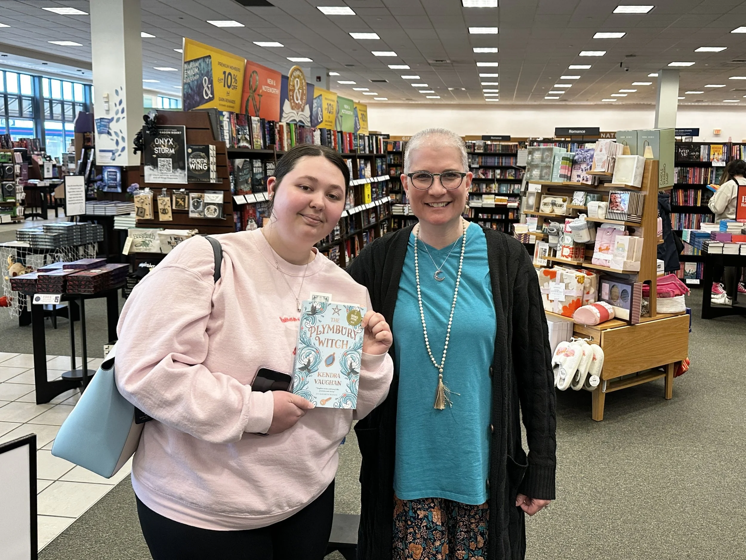 Kendra_vaughan_author_barnes_and_noble_manchester_nh_04.jpg