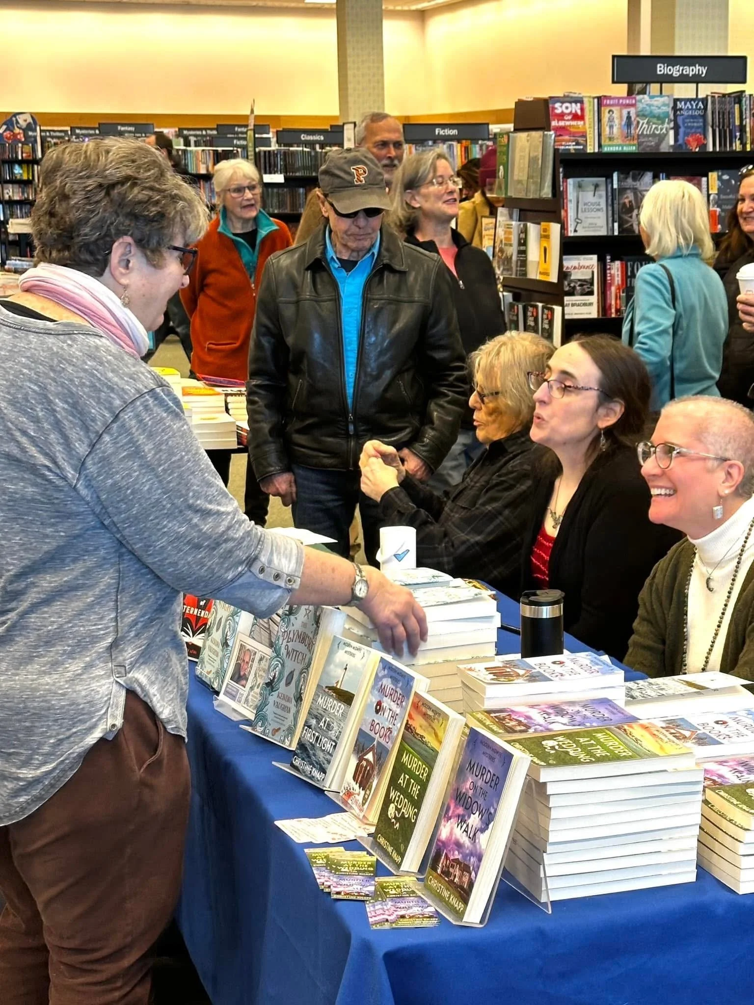 Kendra_vaughan_author_barnes_and_noble_hingham_Jan25_04.JPG