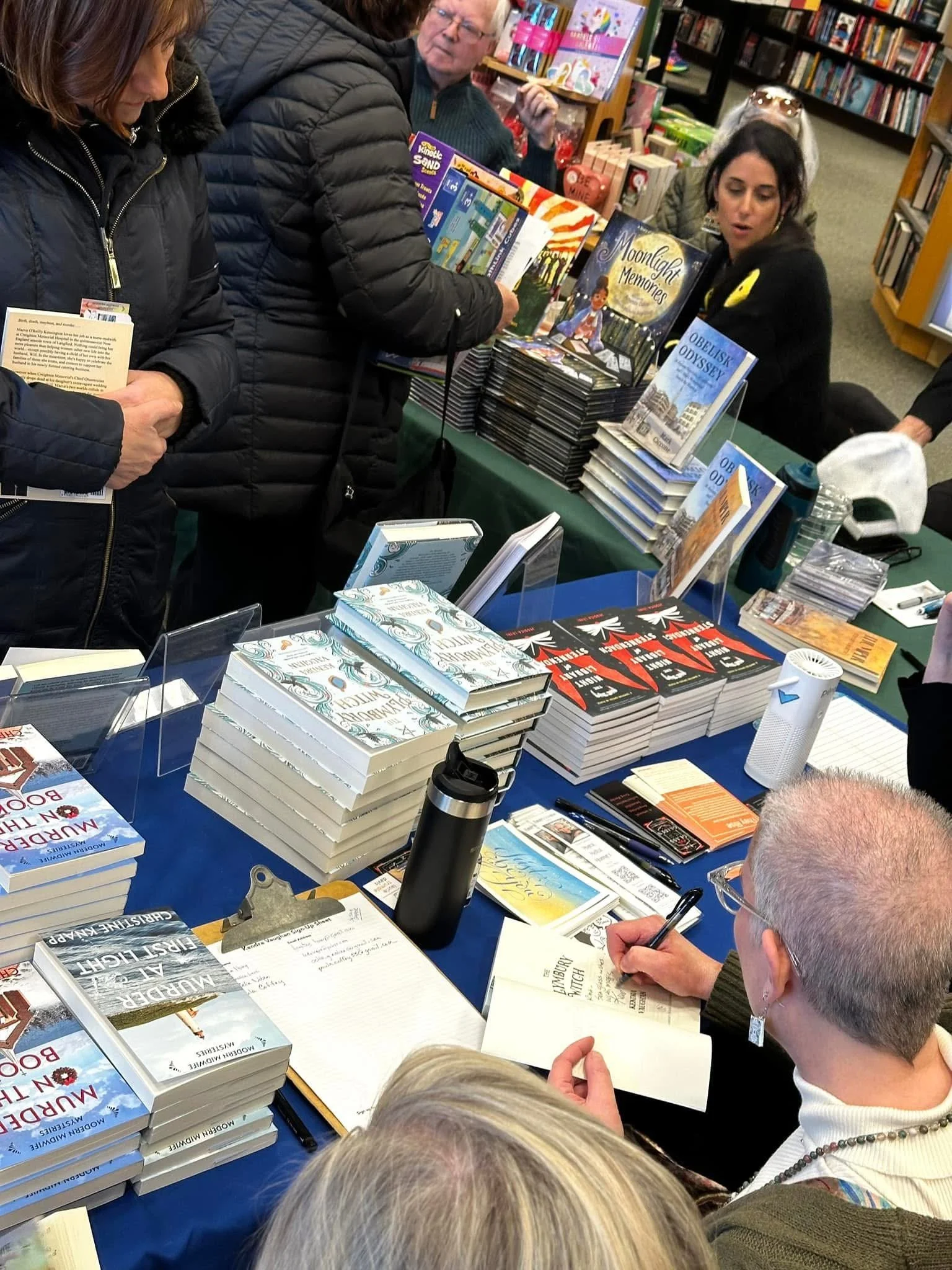 Kendra_vaughan_author_barnes_and_noble_hingham_Jan25_10.JPG