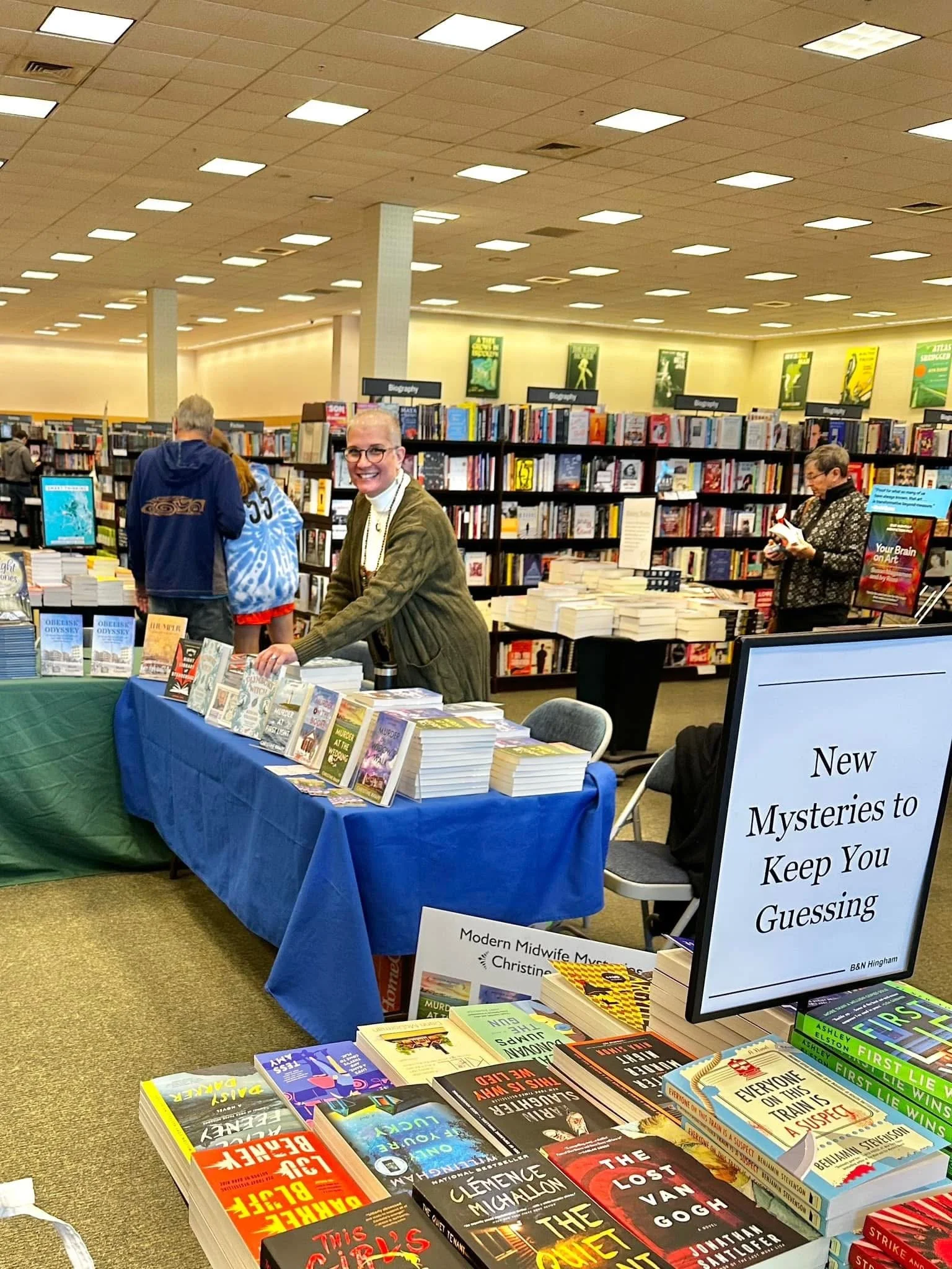 Kendra_vaughan_author_barnes_and_noble_hingham_Jan25_02.JPG