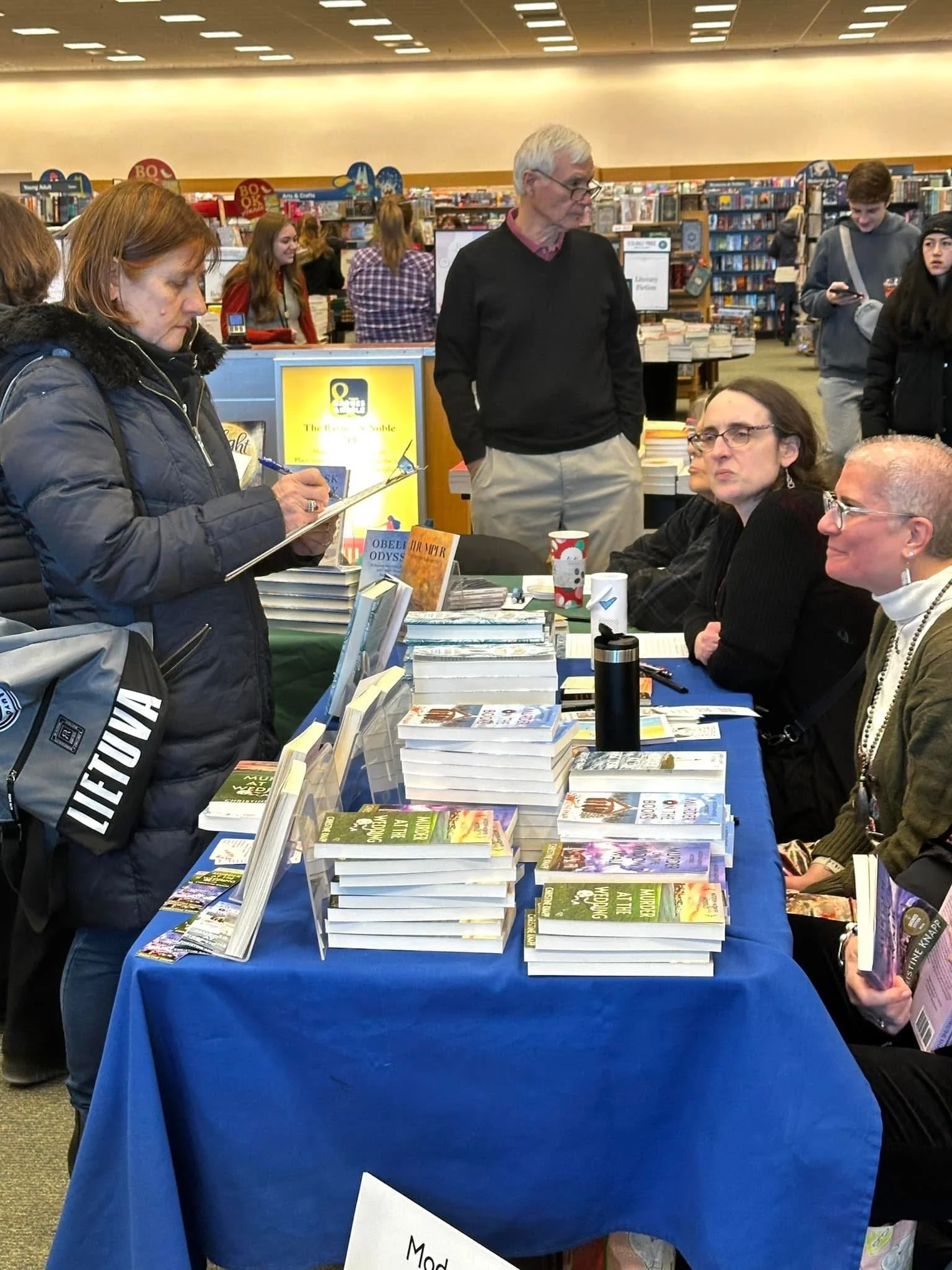 Kendra_vaughan_author_barnes_and_noble_hingham_Jan25_11.JPG