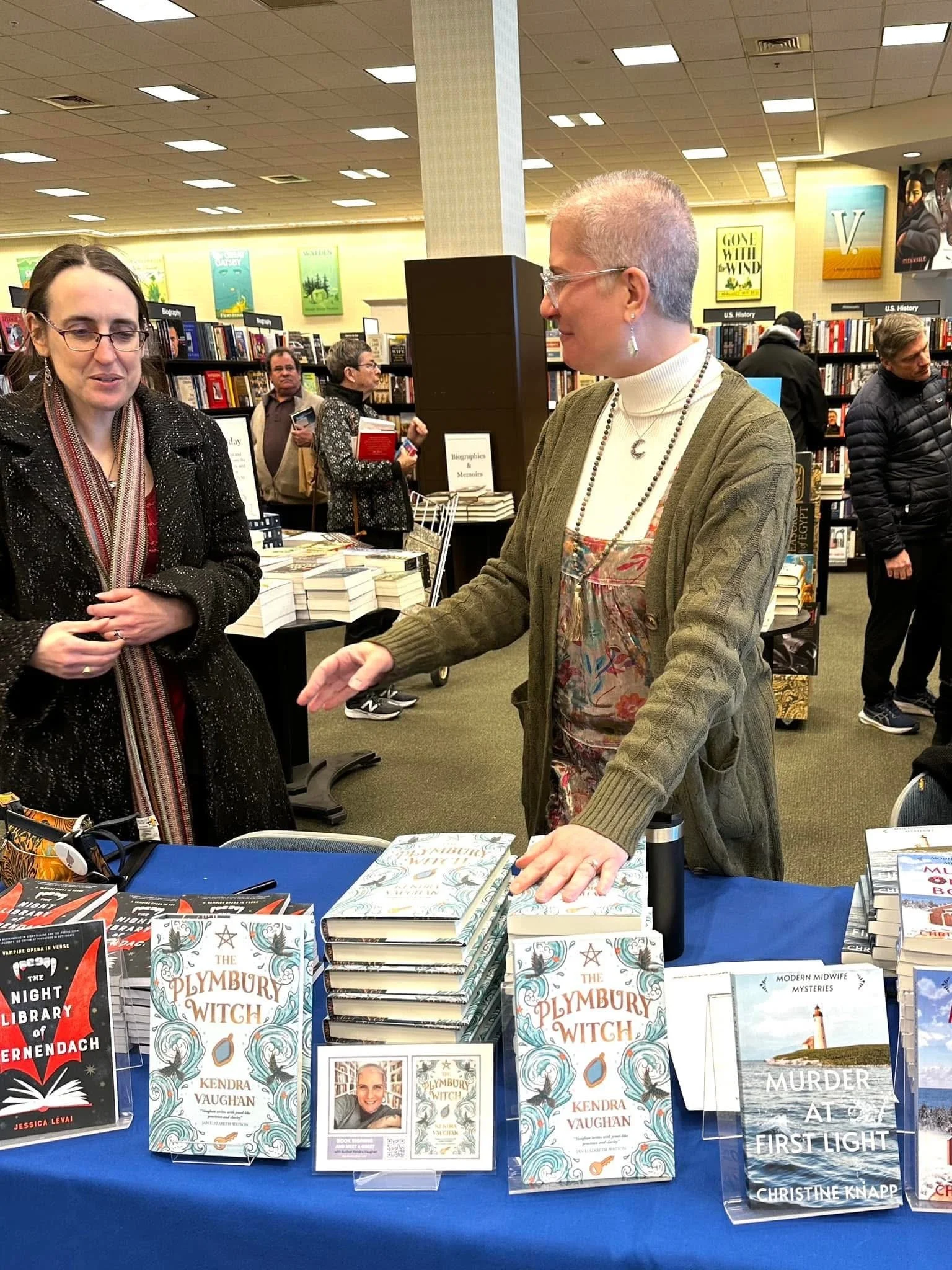 Kendra_vaughan_author_barnes_and_noble_hingham_Jan25_03.JPG