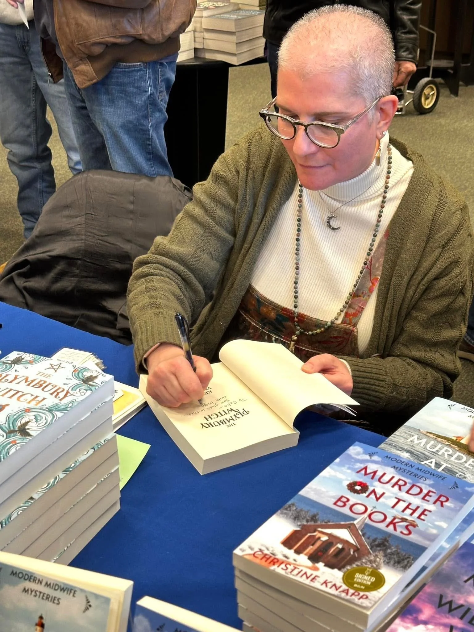Kendra_vaughan_author_barnes_and_noble_hingham_Jan25_05.JPG