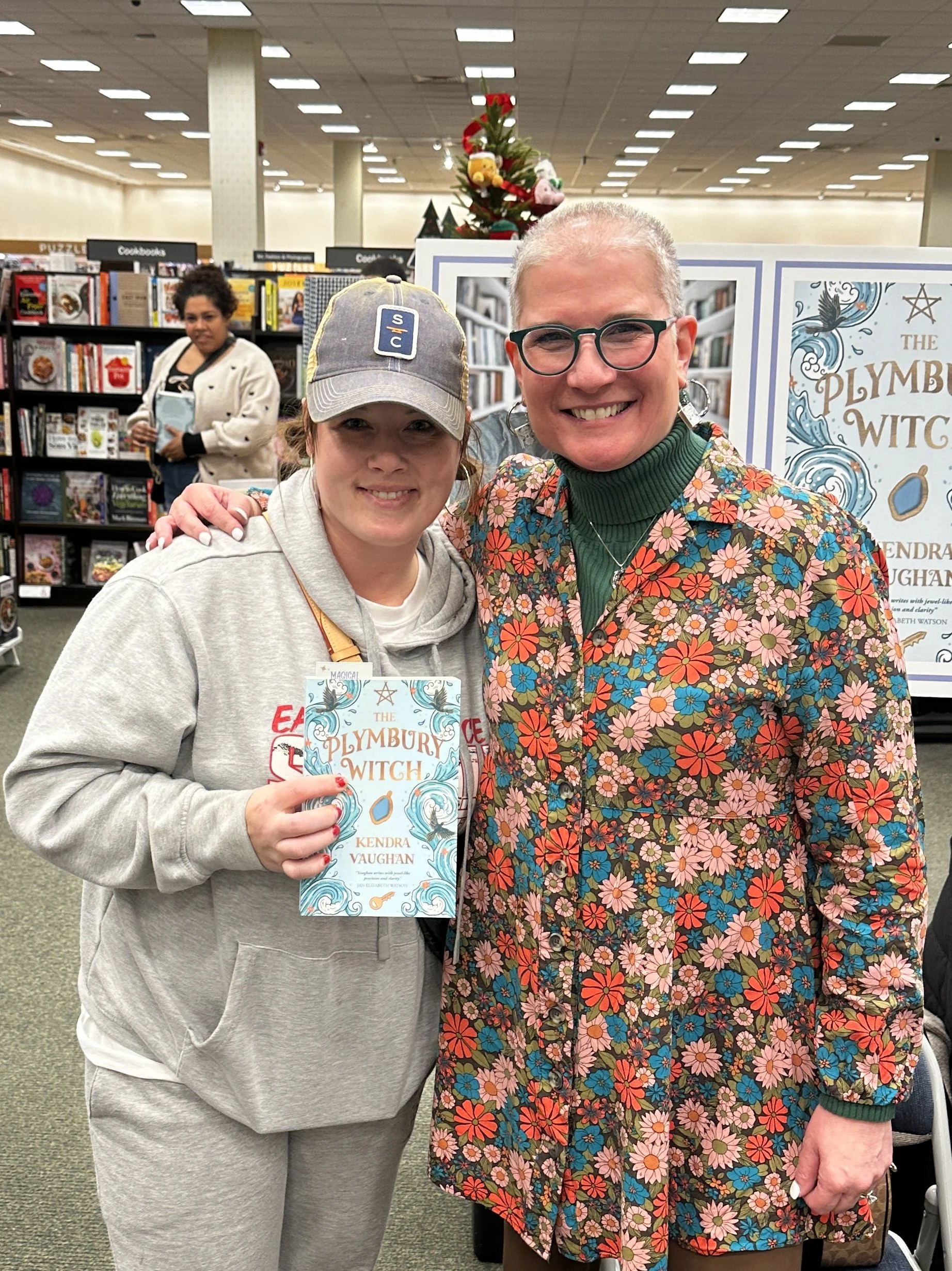 Kendra_vaughan_author_barnes_and_noble_warwick_ri_04.jpg