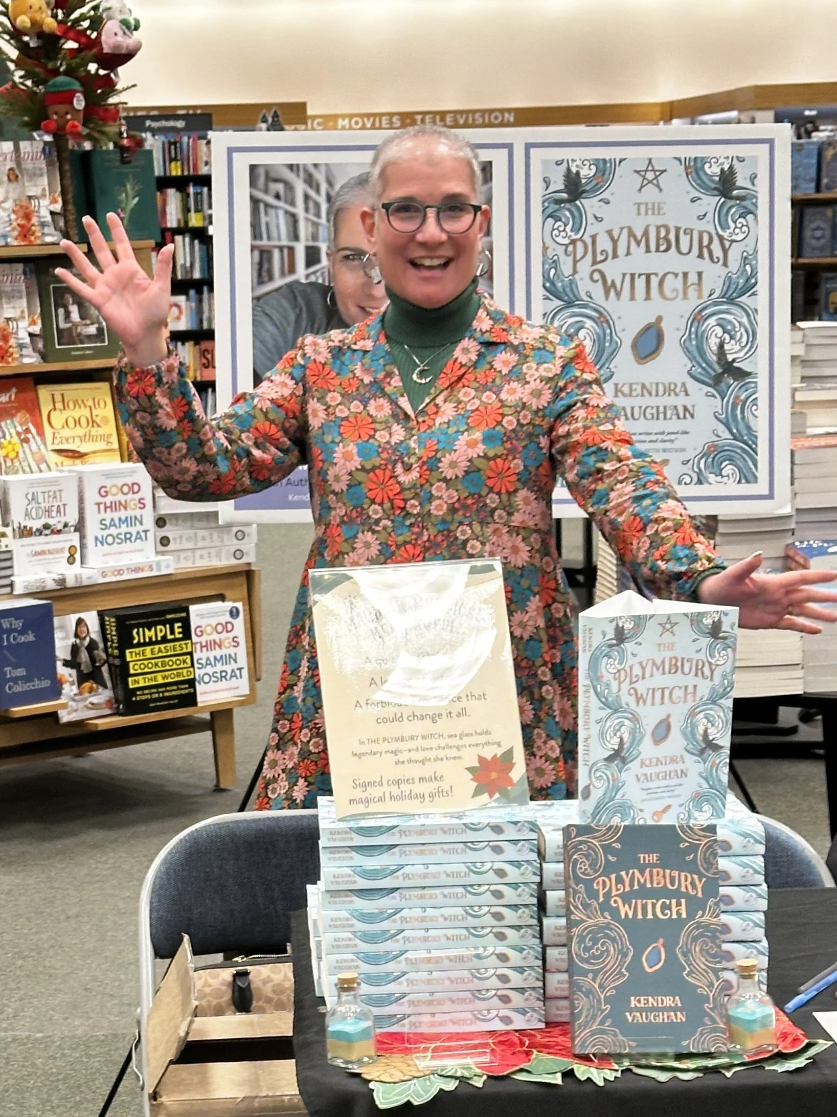 Kendra_vaughan_author_barnes_and_noble_warwick_ri_01.jpg