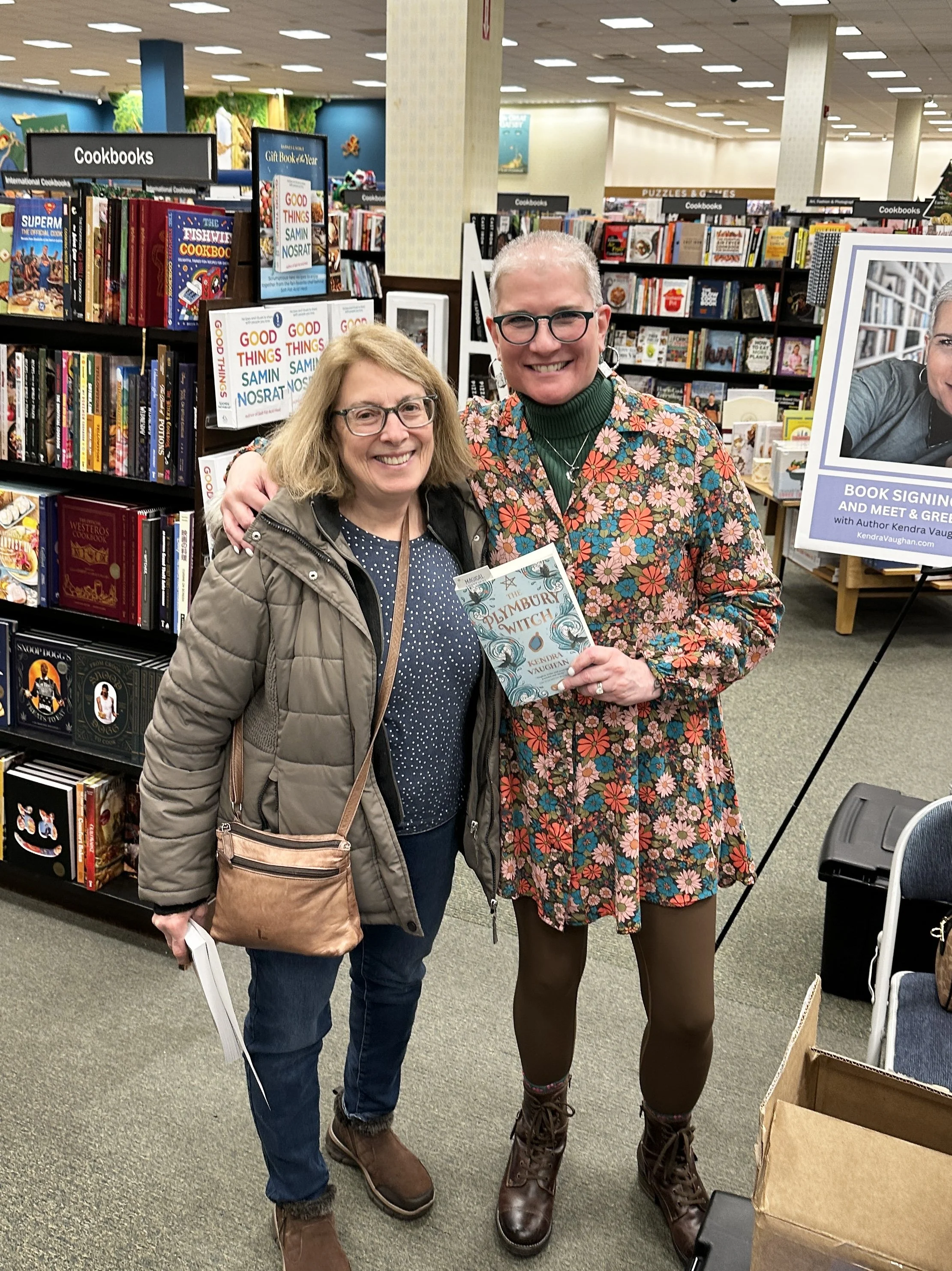 Kendra_vaughan_author_barnes_and_noble_warwick_ri_07.jpg