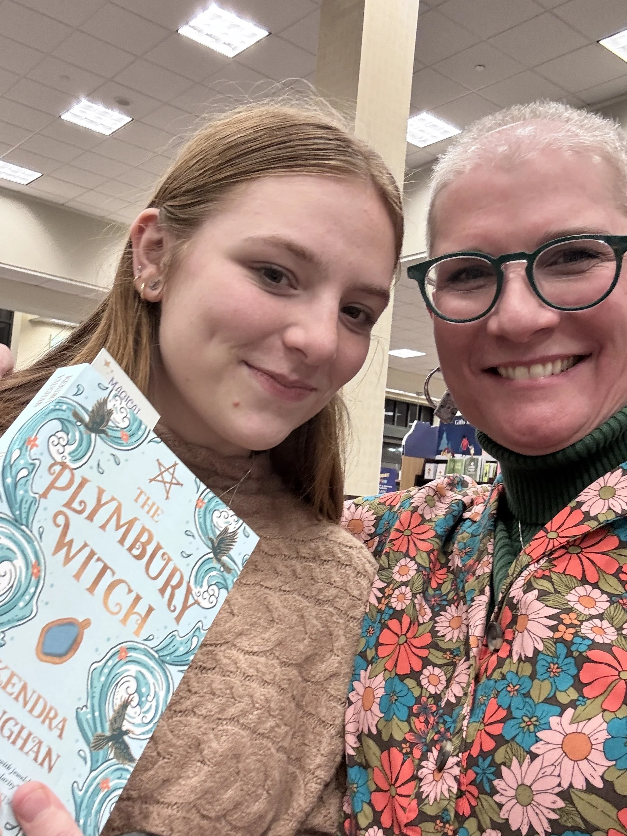 Kendra_vaughan_author_barnes_and_noble_warwick_ri_02.jpg