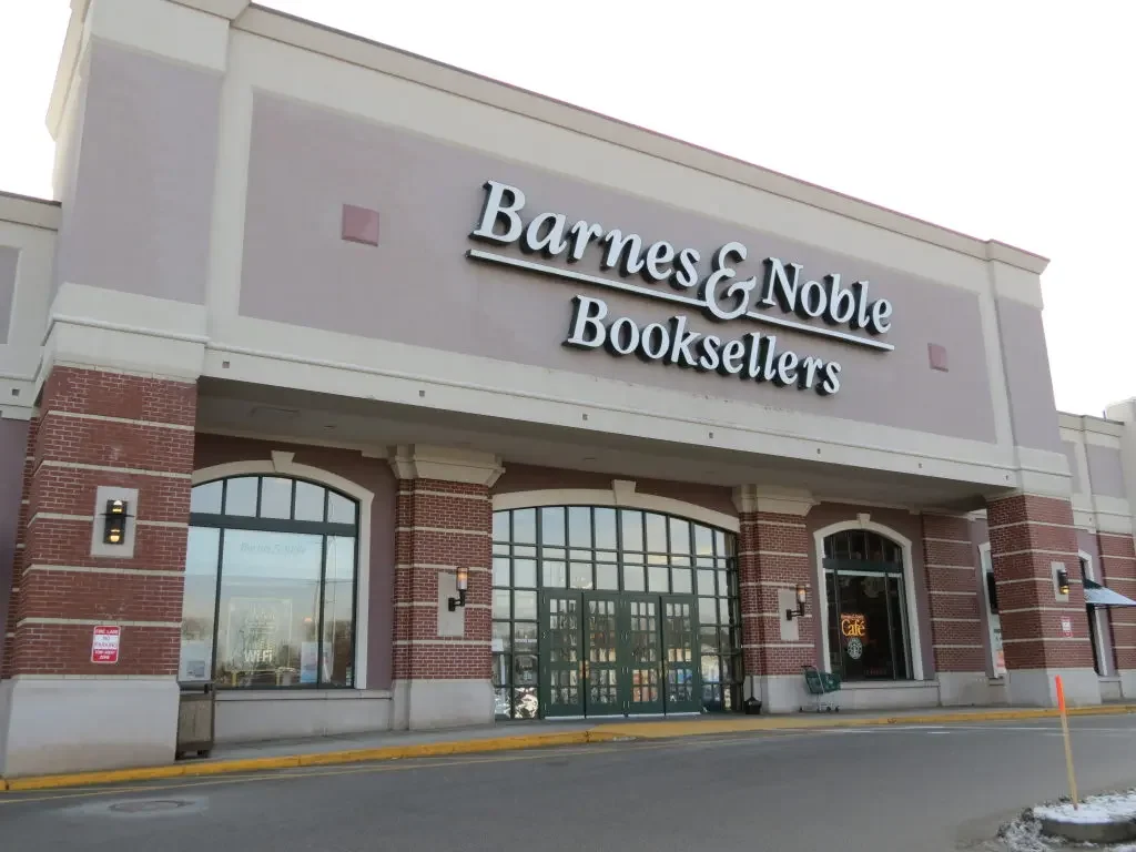 Barnes &amp; Noble Walpole - Exclusive SIgning
