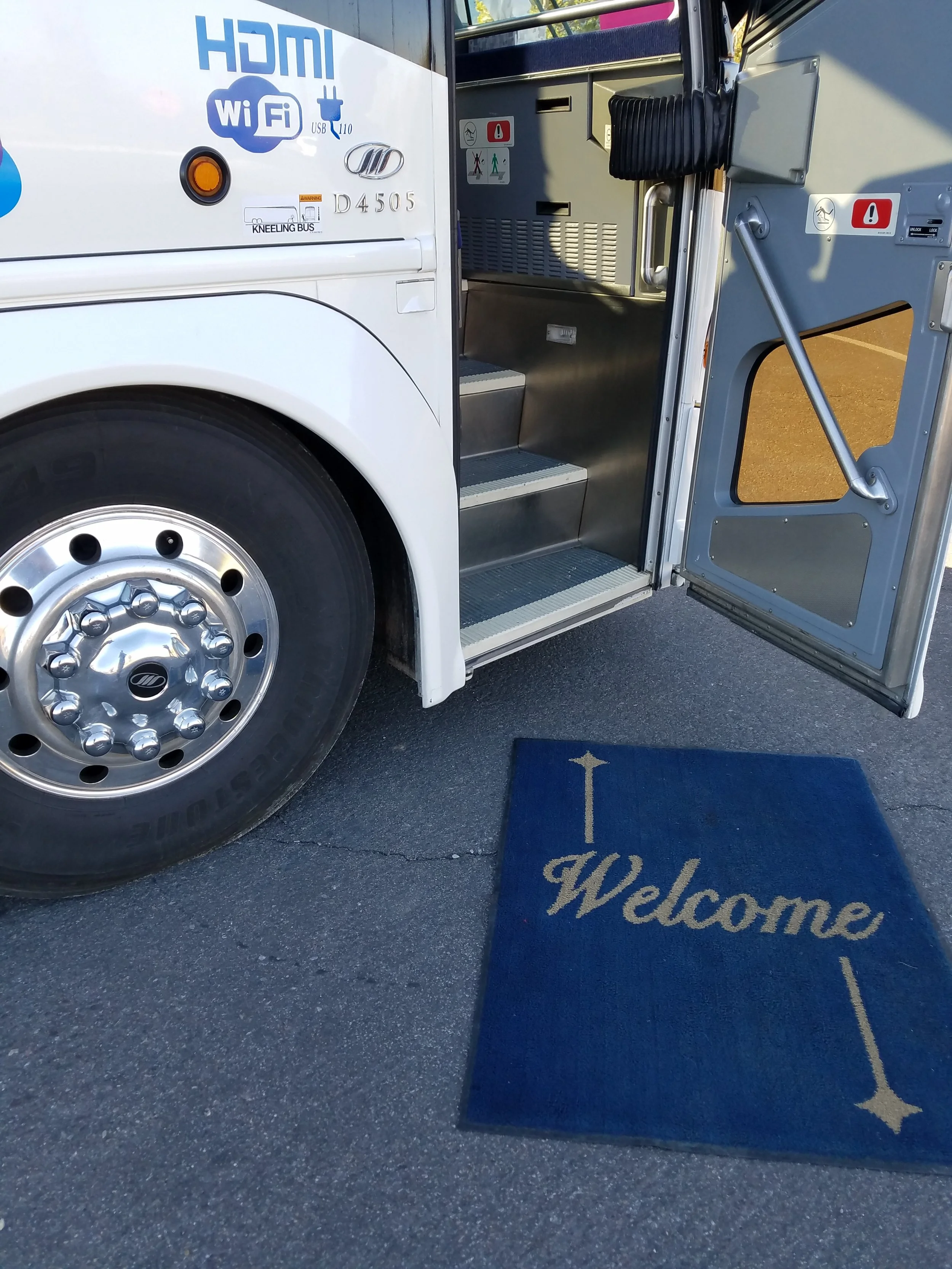 Teton Stage Lines | Tour Bus Charter | Black Tie Service