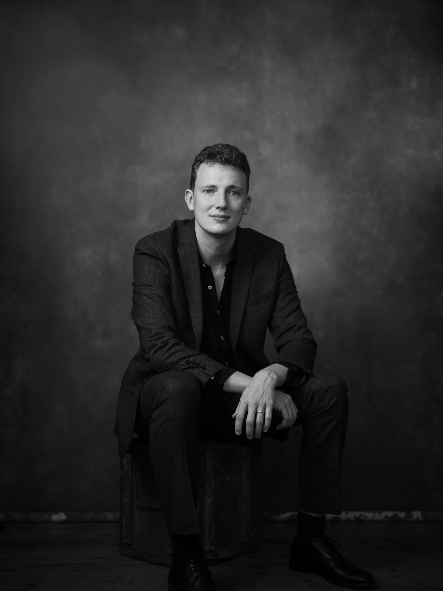 thrilled that my screenplay RAGEQUIT won third prize in the 18th Annual StoryPros Screenplay Contest! 

even more thrilled to have a reason to drop these new B&amp;W pics taken by the incredible @benwulfphoto 🔥