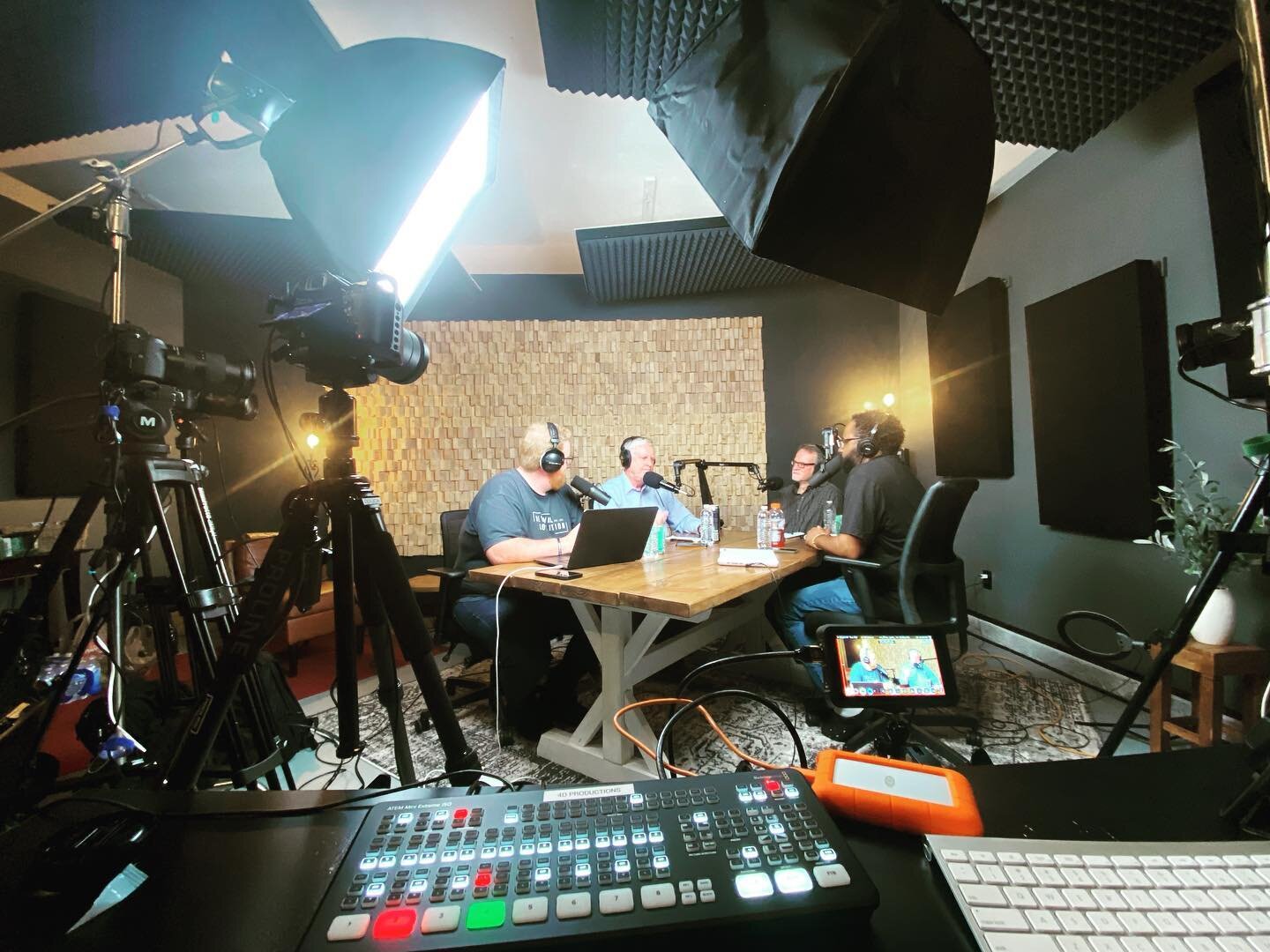 Another day of podcasting!

-
-
-
#tenbearspro #production #nashville #selfemployed #video #videoproduction #producer #podcast #podcastproducer #music #musicproducer