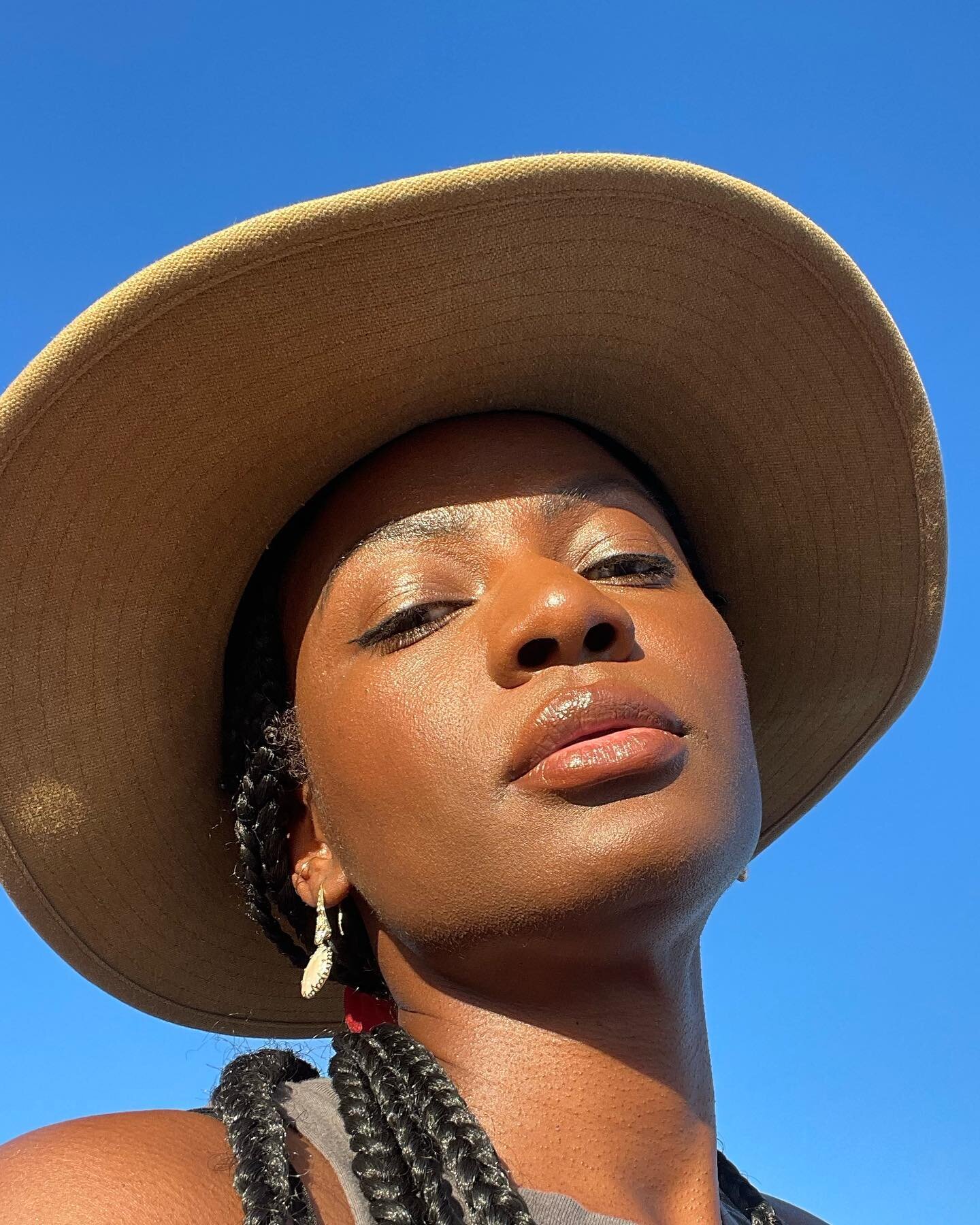 It was written that you get to tell your story in simple moments and and stunning accessories.🔆

#jewelryshop #everydayinheritance #jewelry #goldjewelry #pearl #claimyours #earrings #onlineboutique