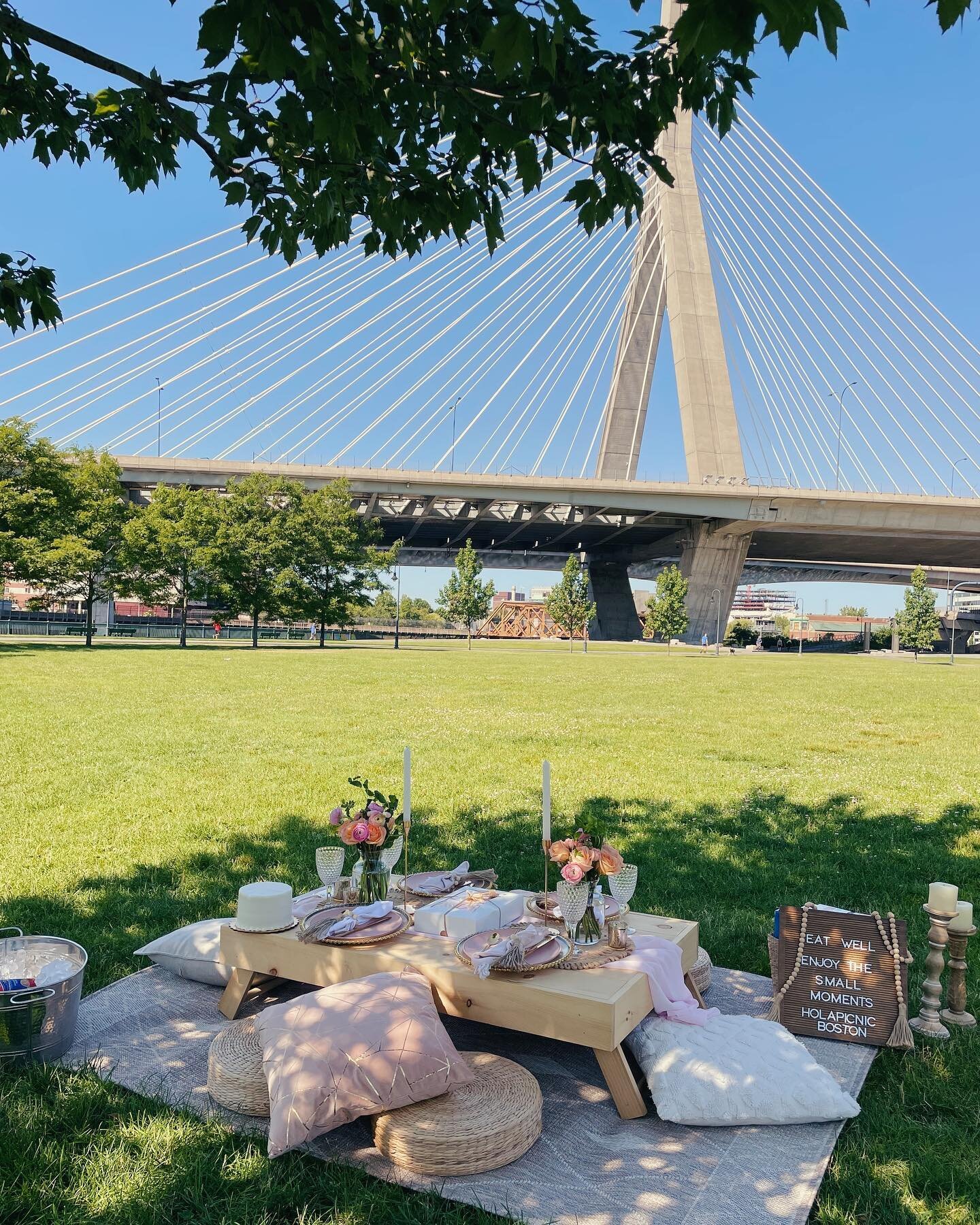 Breakfast views 📸

Visiting Boston? Enjoy the outdoors and warm weather with a picnic setup from Hola Picnic 🥂

Enjoy the rest of summer! Book your date with us ✨