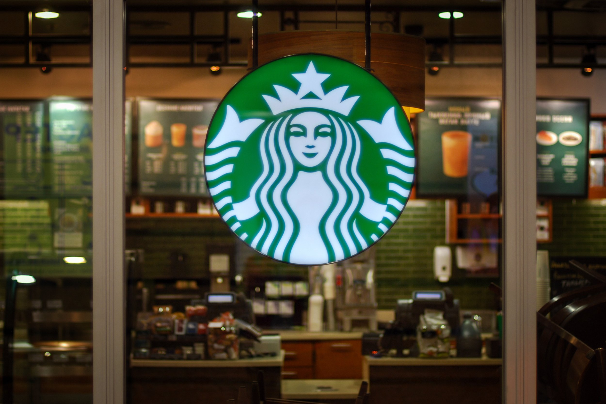 为什么“明星 CEO”也挽救不了 Starbucks？