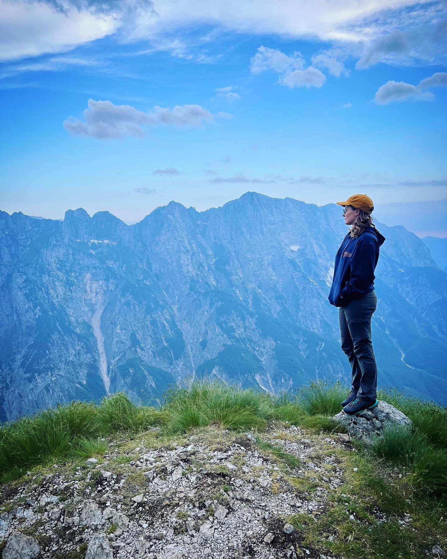 Always work with a view from the edge 😎 #theedgecollective @katiepee.thatsme #everydaygoodenergy #theviewfromtheedge #workingremotely