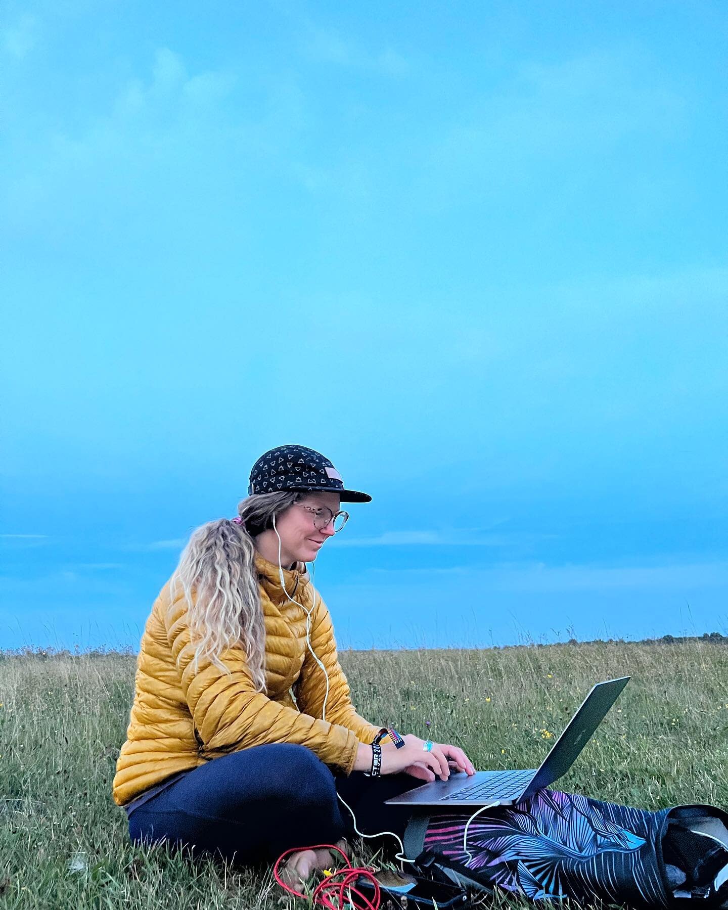 Sometimes work is magic and sometimes the magic just doesn&rsquo;t wanna work&hellip; like when you&rsquo;re trying to connect to wifi in a field in Sweden. But hey, that&rsquo;s still part of the magic ✨😉 #theviewfromtheedge #theedgecollective #edg