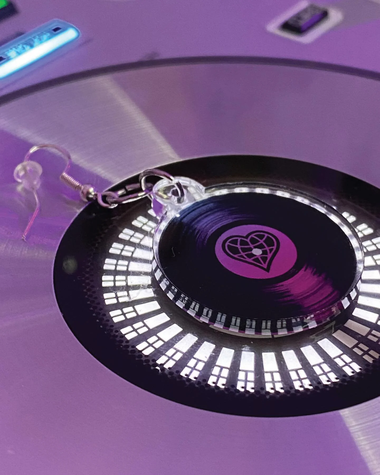 Last day to purchase! These unique earrings are the perfect gift for bae. 😍 Link in bio to purchase! Like and share to all ya friends.