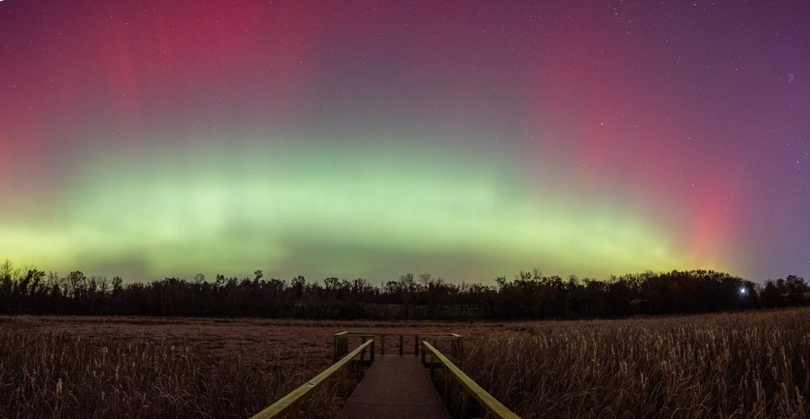 Aurora over Wickiup Hill Boardwalk #0390