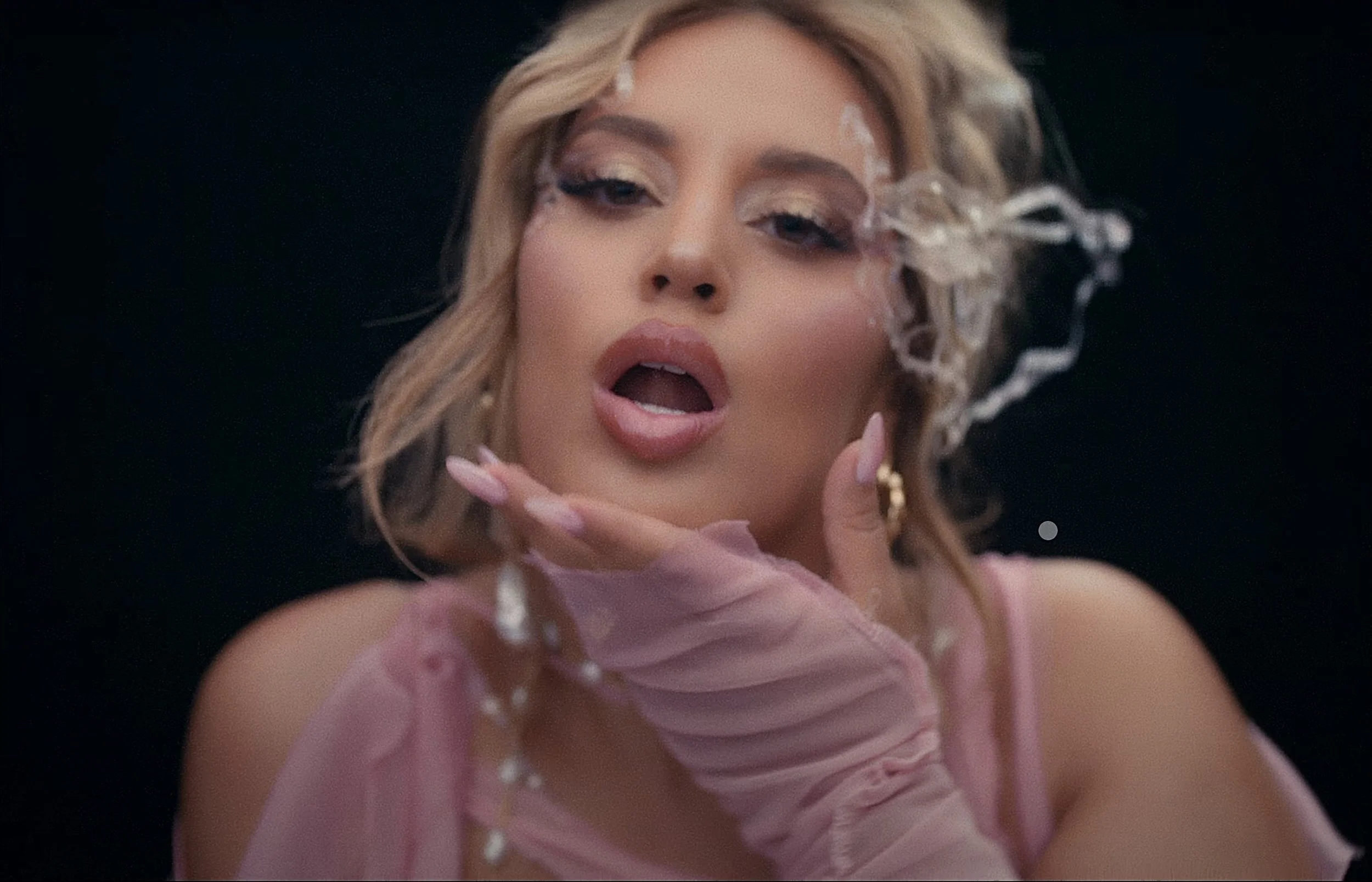 Austin Millz x Alina Baraz “Breathless”