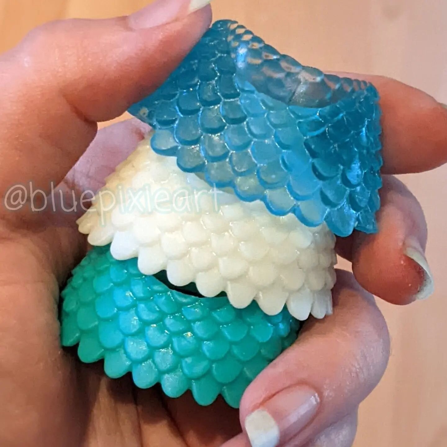 There's still 3 nixies left!

Here's the resin colours that Nixie's tail comes in. Clear blue, white and mint green.

There's one clear blue and both mint greens left so make sure to get your hands on one before they go!

#nixiemermaid #mermay2022 #m